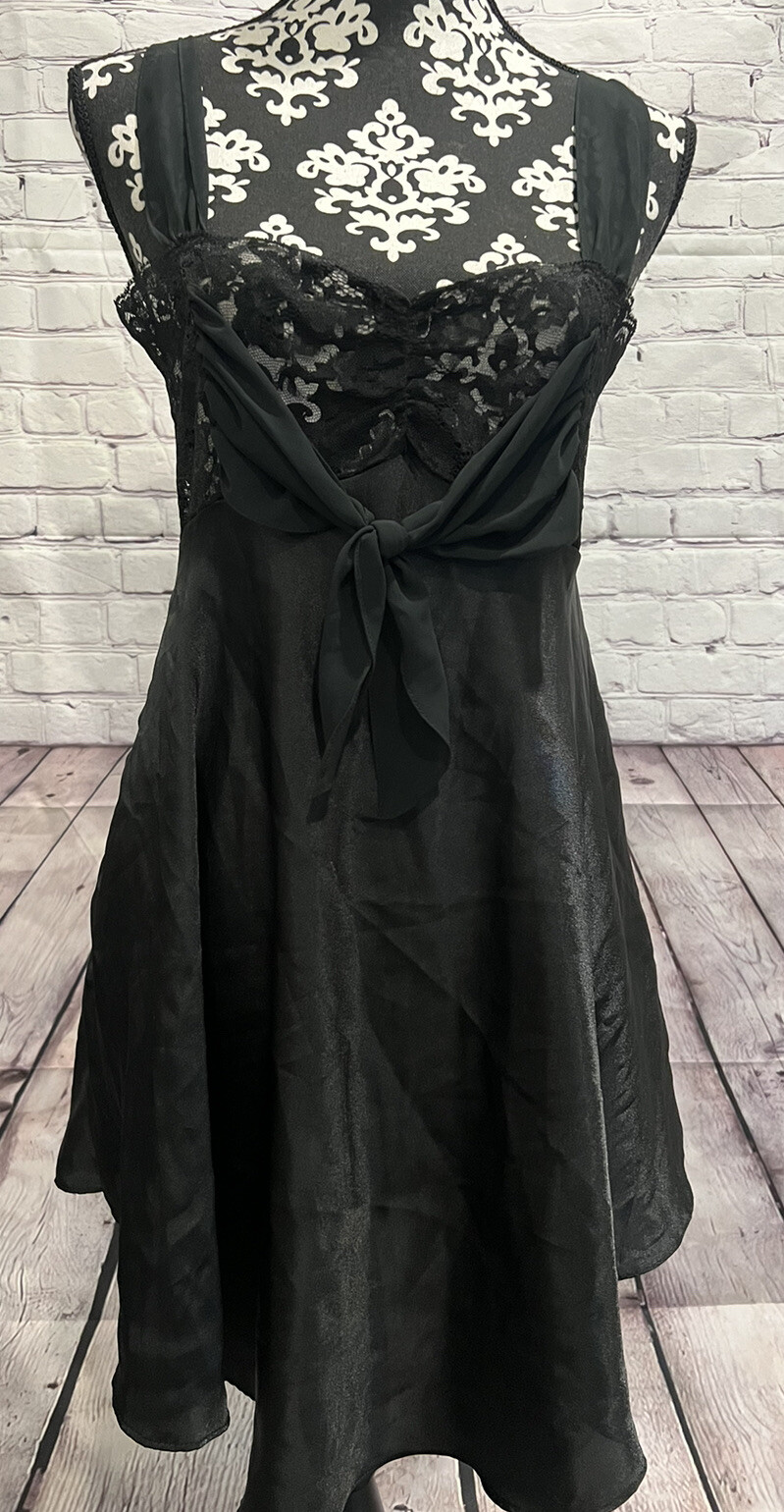 VTG CIRCA 2000 Women’s Black Laced Bodies Flowy Satin Skirt Nightgown Dress L
