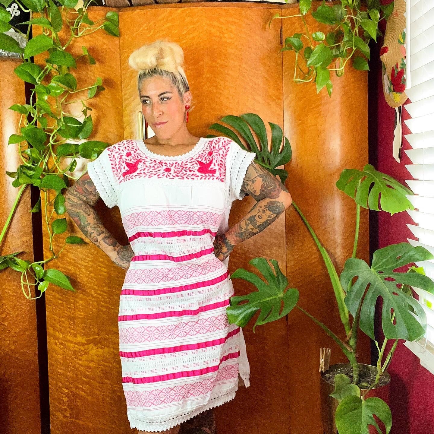EMBROIDERED SWALLOWS 70’s 70s Vintage Pink & White Cotton Ribbon Mexican Dress L