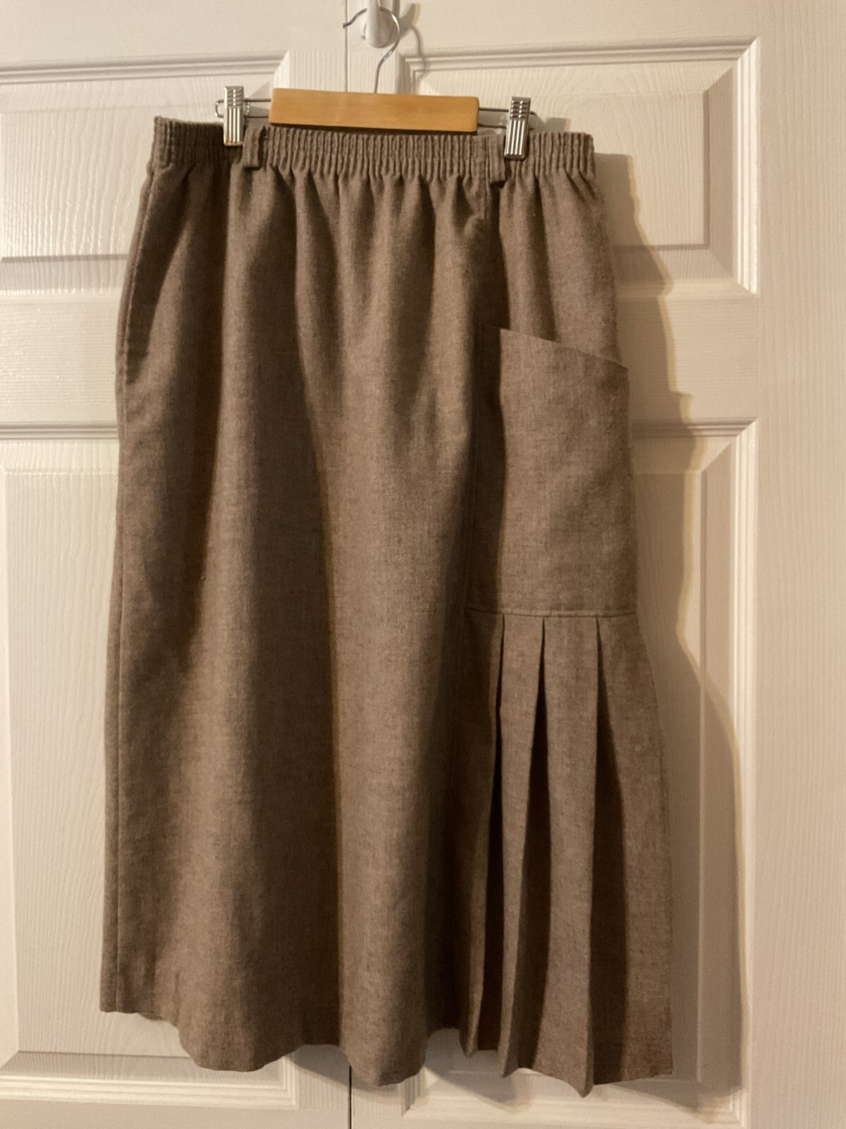 Bedford Fair Vintage Mid Length Skirt 15-16 Average Wool Blend Pleated USA