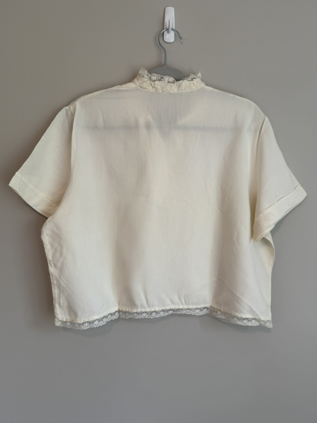 VINTAGE 60s? Women’s White Cropped Button-up Shirt Lace
