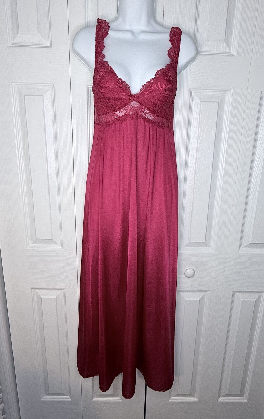Vintage OLGA 91035 Red Bodysilk Nightgown Size 34 Small 70s 80s USA Lingerie