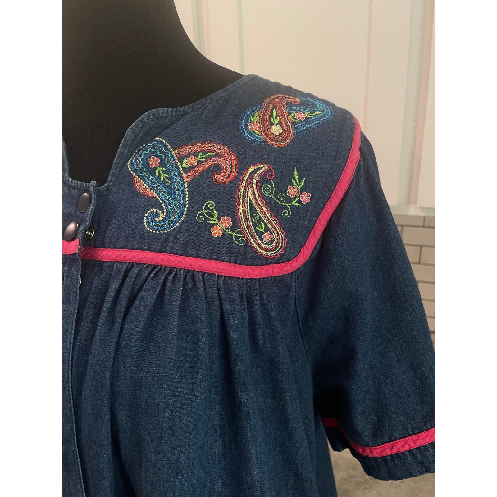 Vintage Go Softly Patio Dress Womens M Blue Denim Embroidered Zip Front
