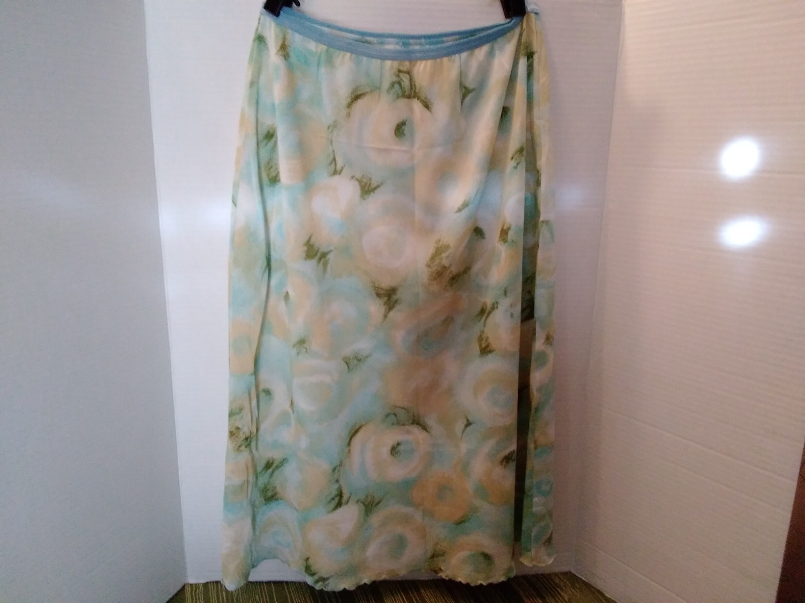 Vintage Skirt Half Slip Munsingware Silky Floral Medium
