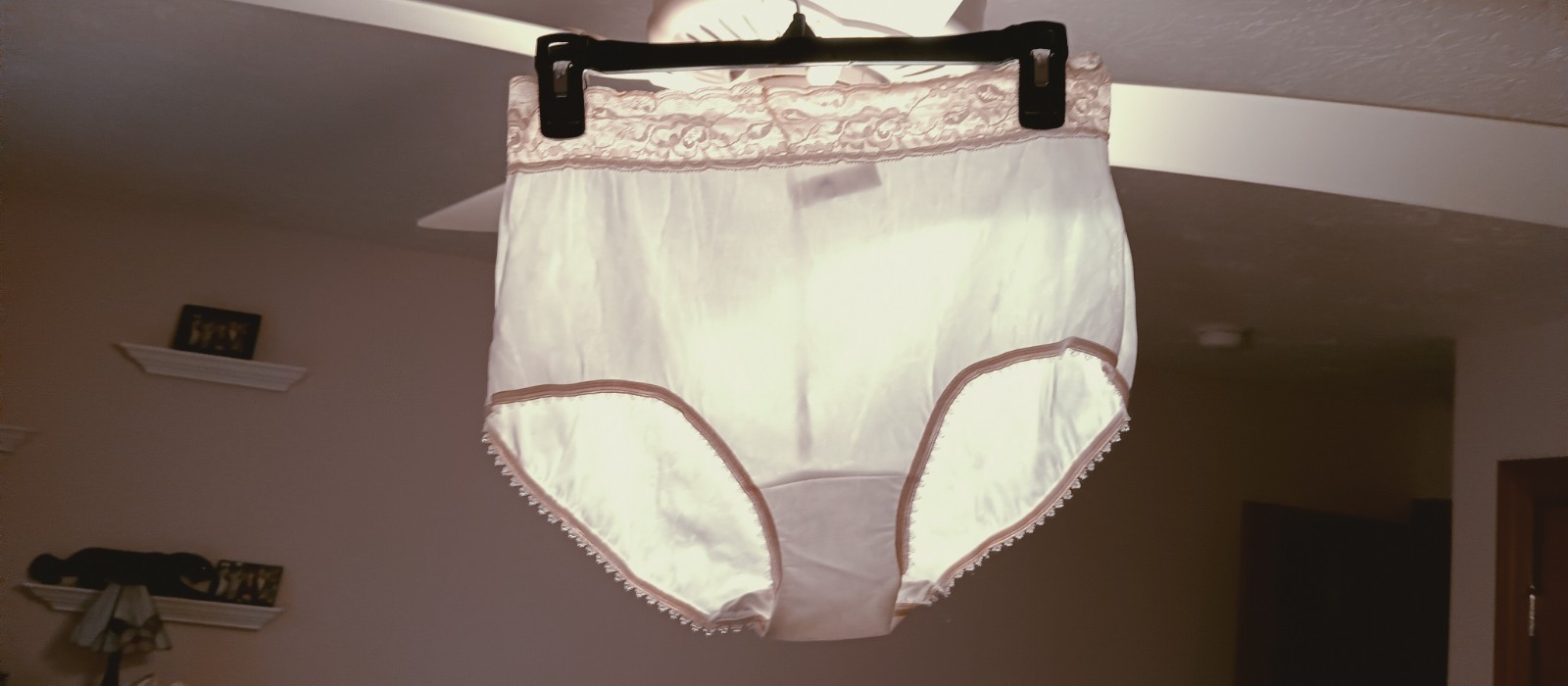 BALI VINTAGE PANTIES sz 6 WHITE BRIGHT SATIN STRETCH LACE WAIST BACK SEAM#17-34