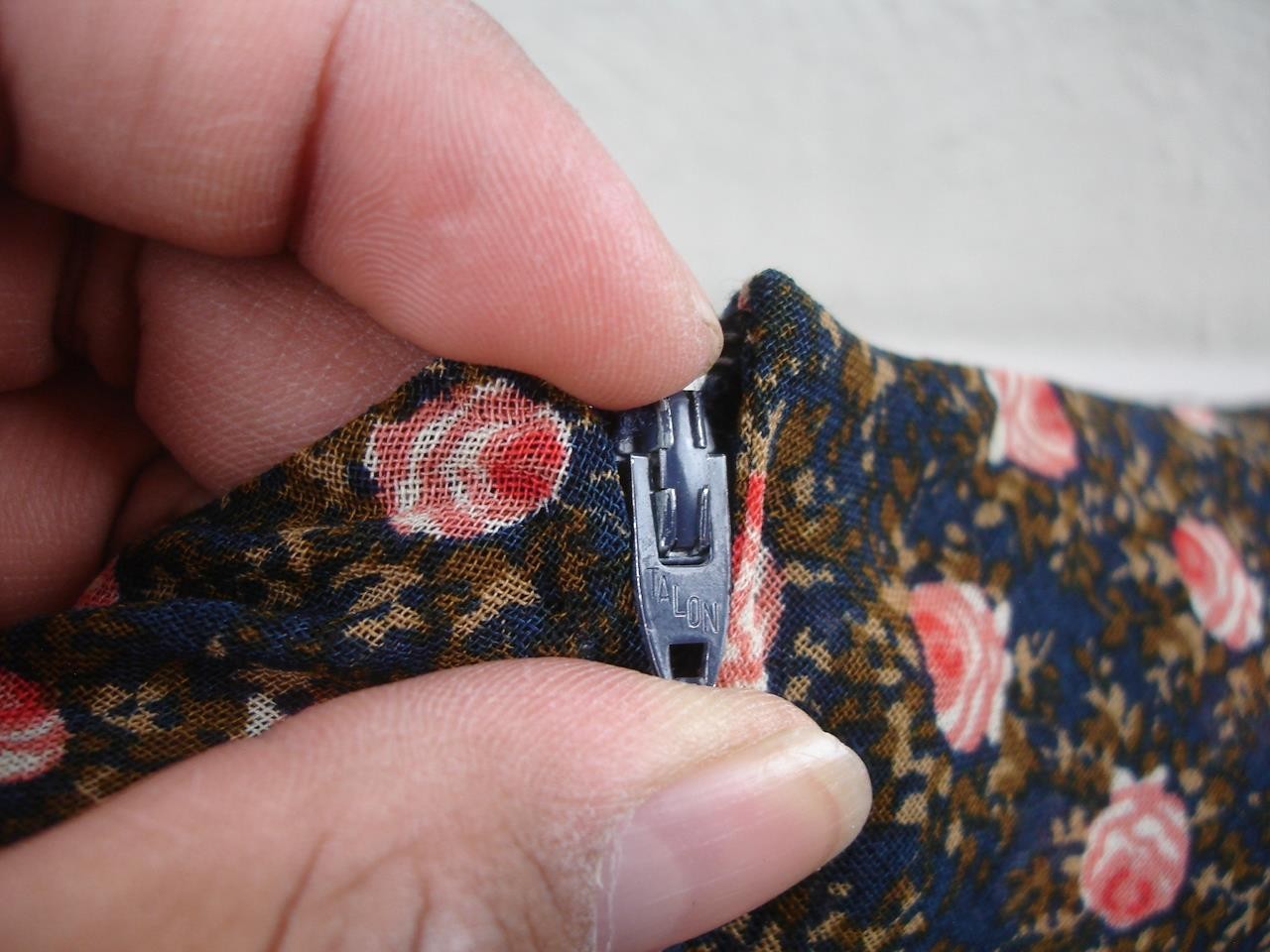 Women’s M L 10 Vtg 1960’s Pauline Trigere Long Sleeve Floral House Dress Scarf