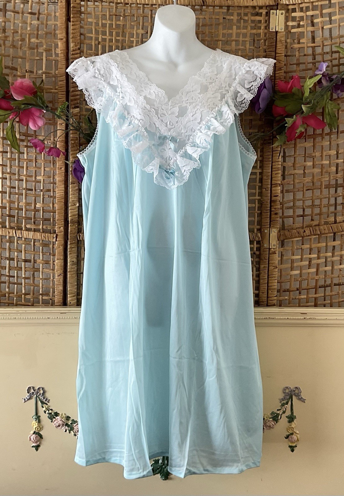 Vintage NOS Spotlight Baby Blue Silky Nylon Short Nightgown Lots Of Lace Sz L