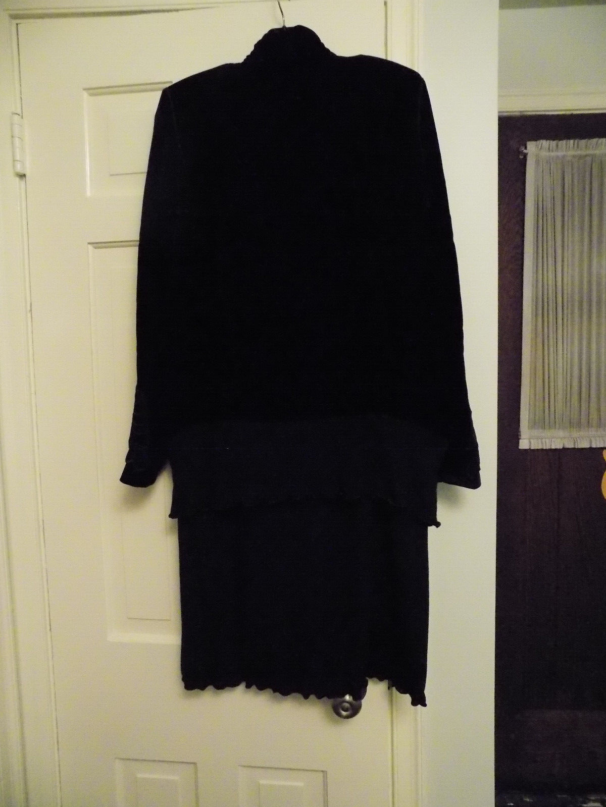 Vtg Mrs H Winter 2 pc knit skirt Embroidered Long Sleeves Gathered Neck Top sz L