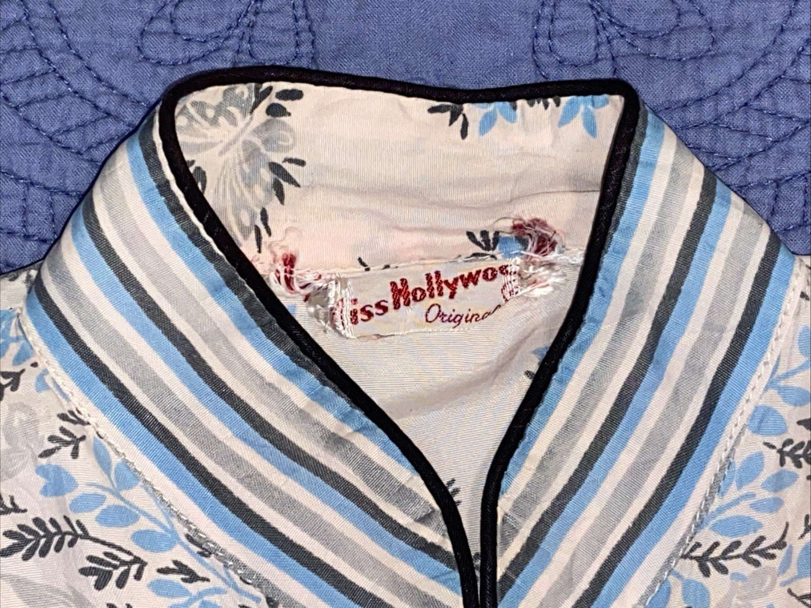 VINTAGE Asian Inspired Print Bed Jacket M Button Front Pajamas Mandarin Collar