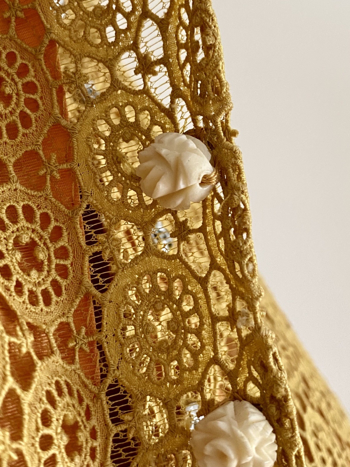 Vintage 50s 60s Gold Lace Manila Cheongsam Dress Carved Bodhi Rose Buttons XS/ S