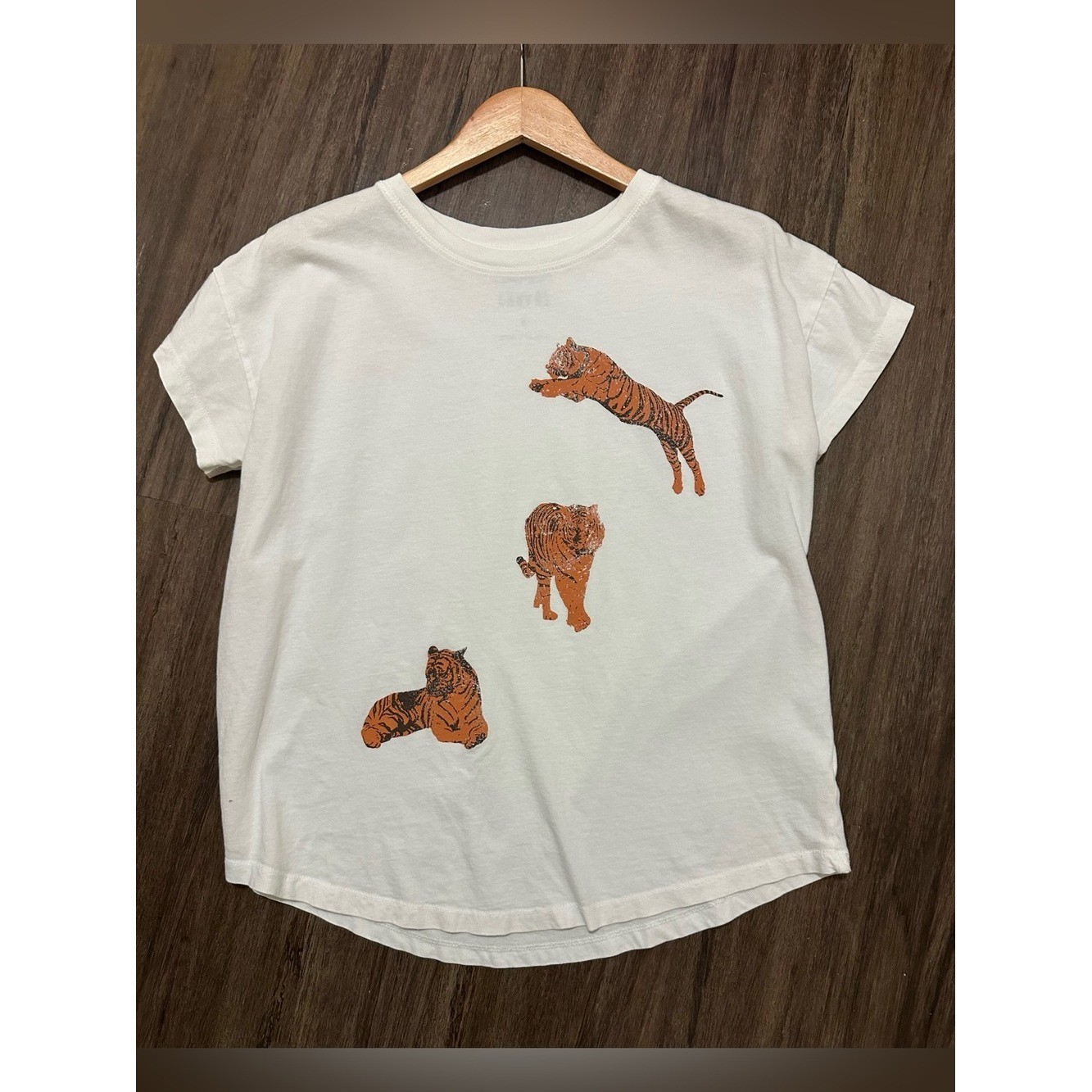 Vintage Canvas Tiger Tee in White. Size M