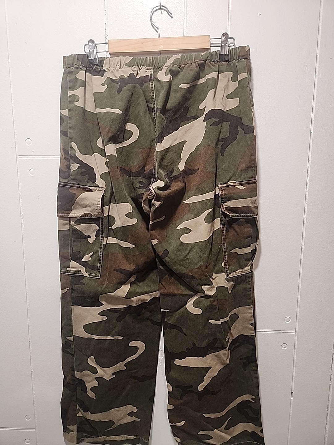 Vintage Beverly Hills B.H.D.C. Camouflage Drawstring Cargo Pants. Ladies Large