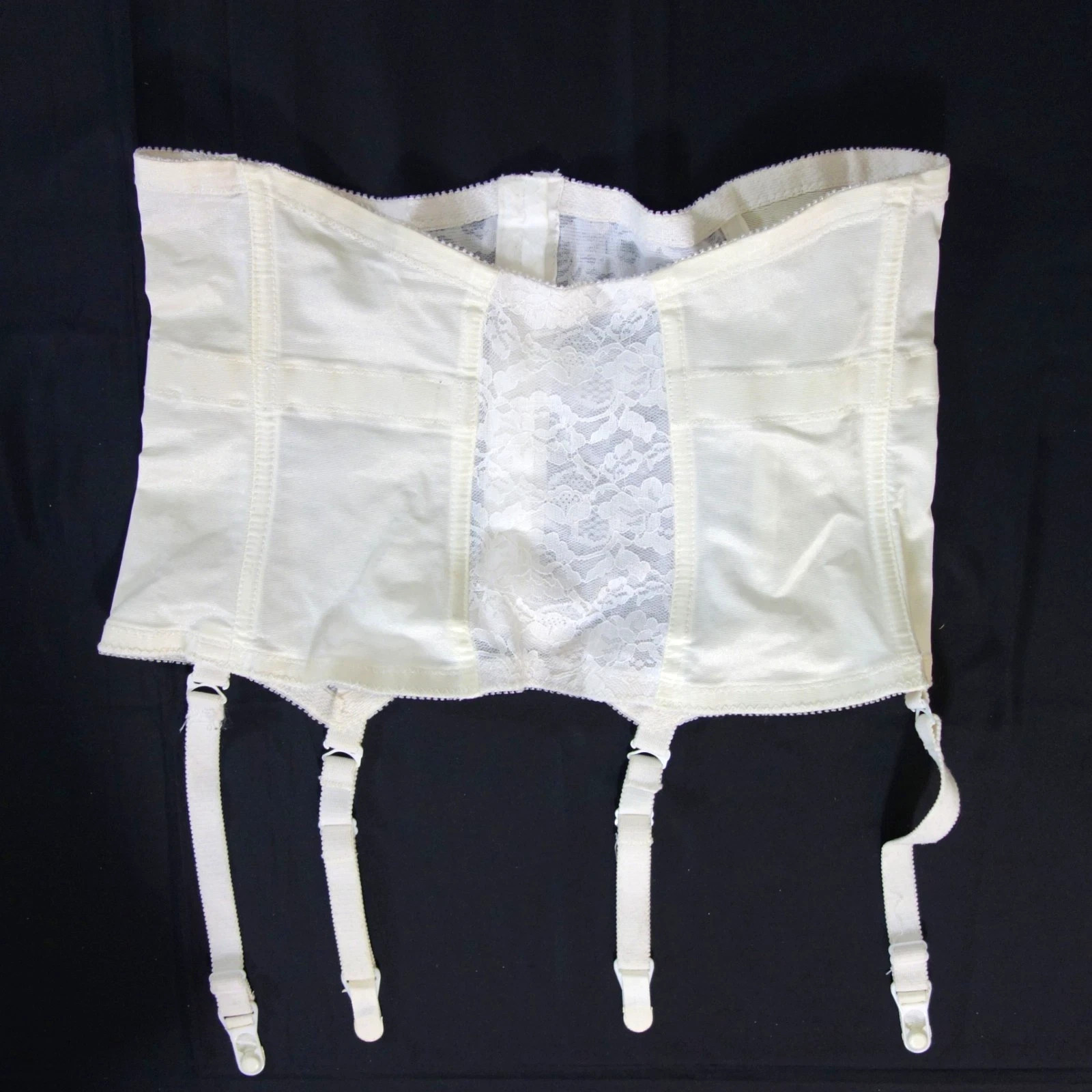 Vintage~JC Penney Delicates~Size 32 Eyelet Lace Girdle Garter Belt Nylon Spandex
