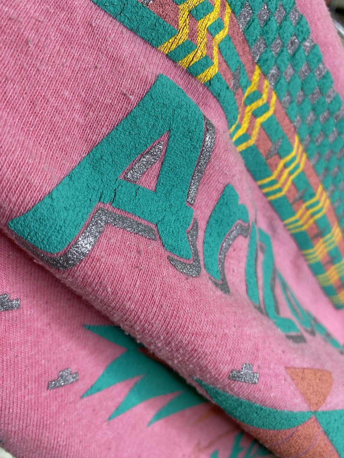AriZona Iced Tea Graphic Logo Pink Crewneck Pullover Sweatshirt Women’s Large