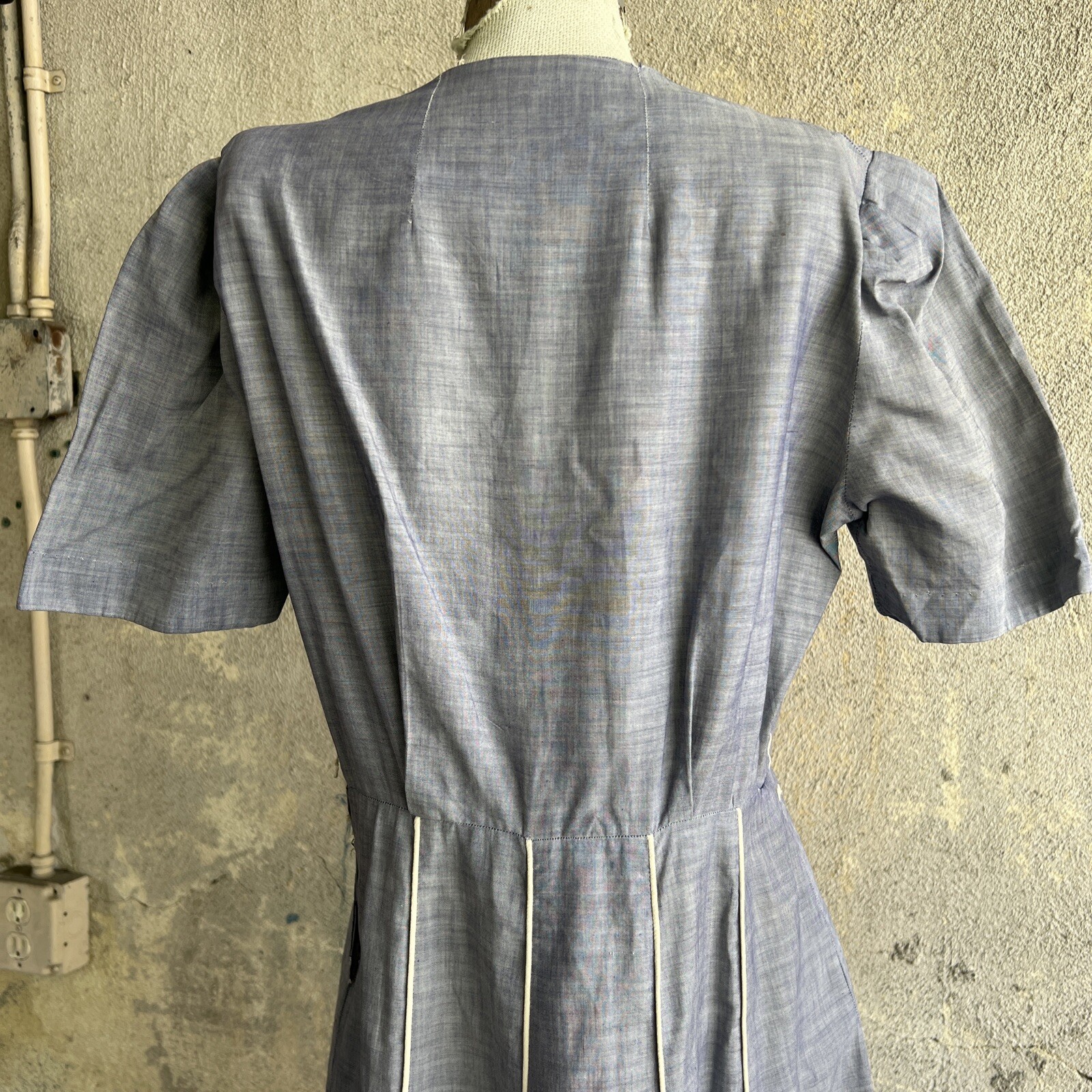 Vintage 1930s Blue Chambray Cotton Midi Dress Bust Pockets Shell Shaped Buttons