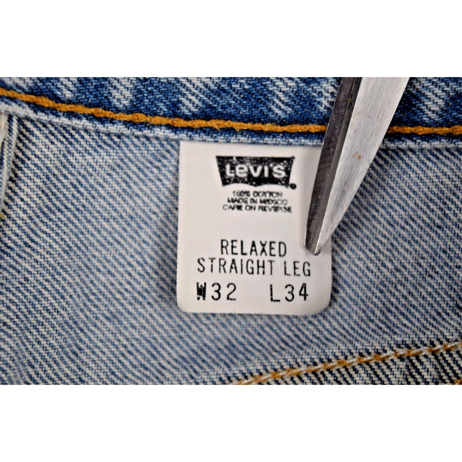 Vintage Levis Jeans 32 x 33 Y2K Blue Relaxed Fit Straight Leg Soft Fading c.2001