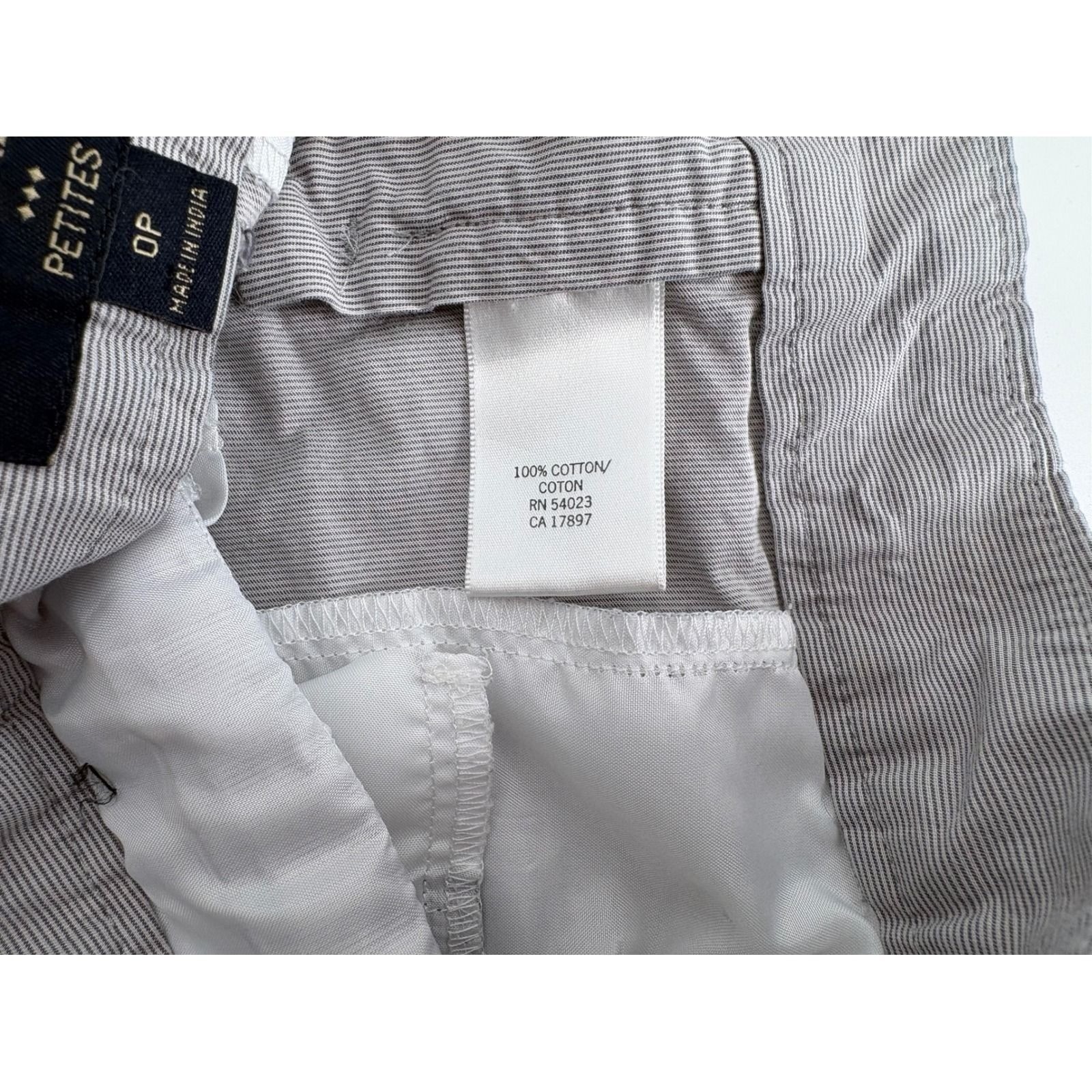 Banana Republic Petites Gray White Striped Cotton Shorts 0P Vintage 2011