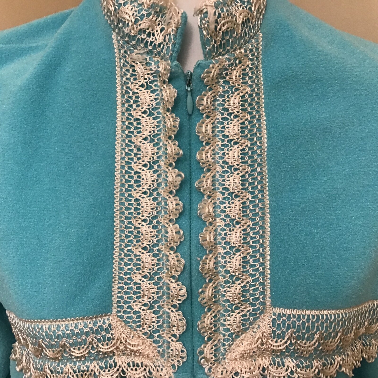 VTG Blue Robe Lace Stand Up Collar Puff Sleeves Pockets Grannycore Small USA