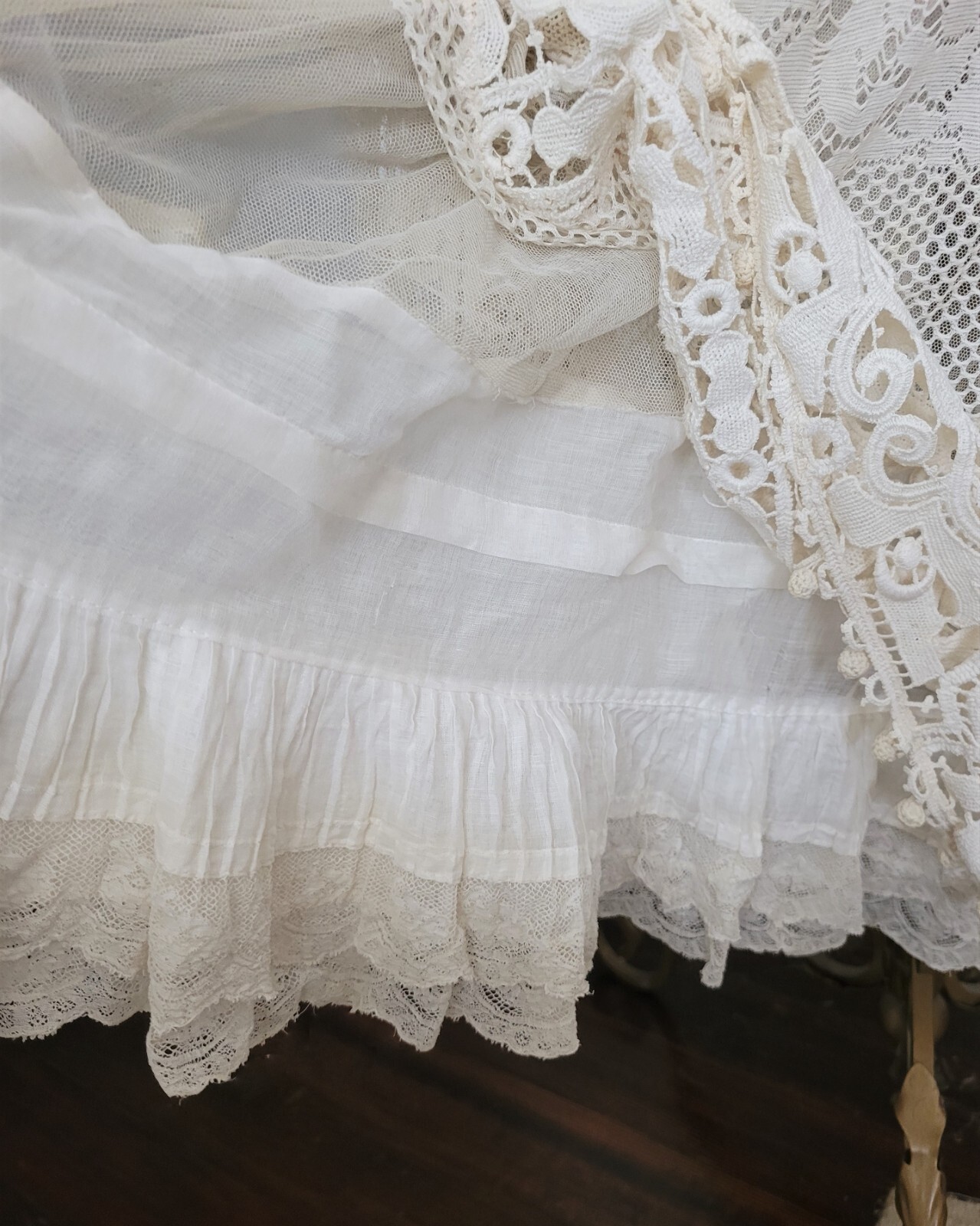 ANTIQUE EDWARDIAN IVORY WOVEN MESH NET DRESS ORNATE IRISH CROCHET WORK BOBINET