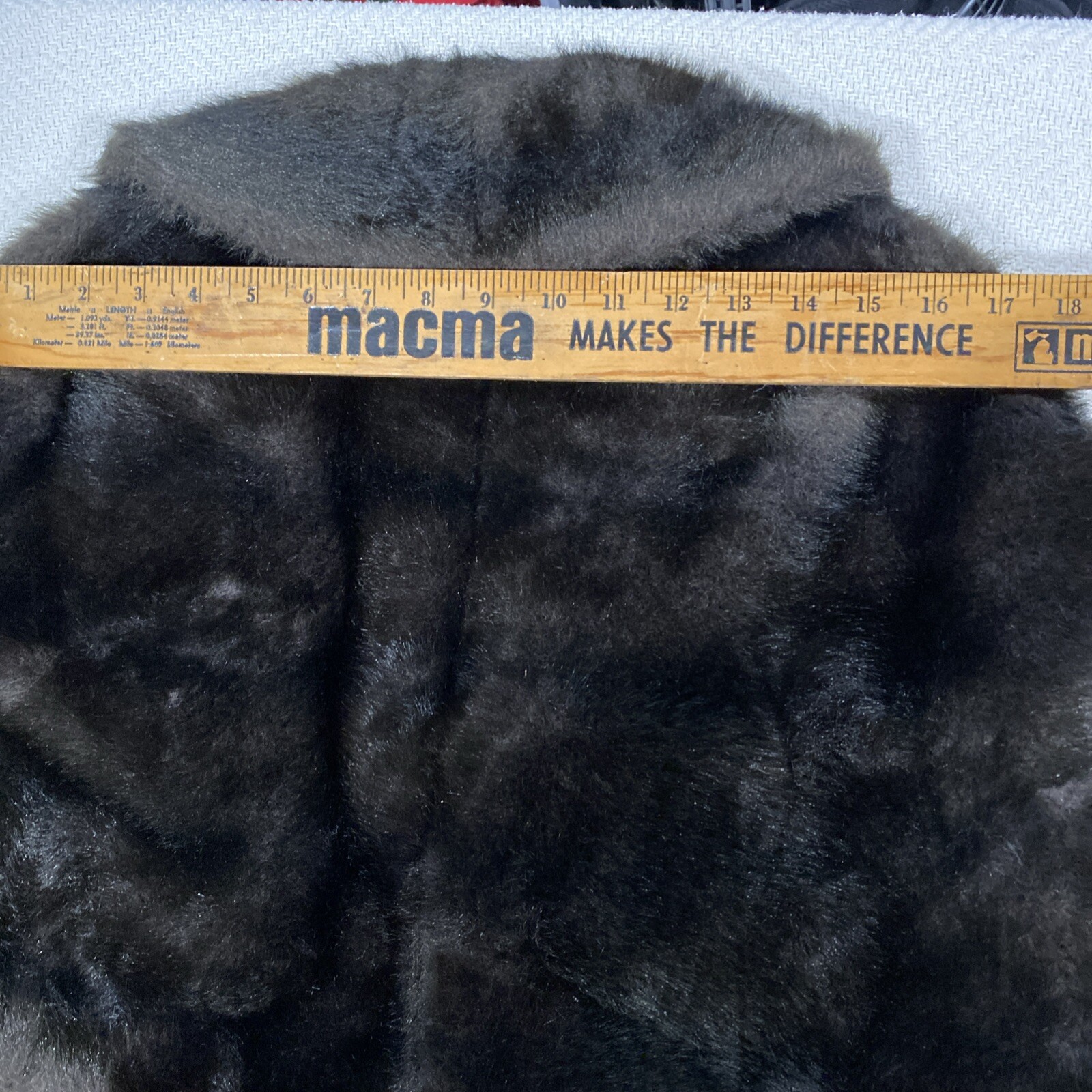Regina Glenara by Glenoit Vintage Brown Faux Fur Wrap Shrug – Stiff