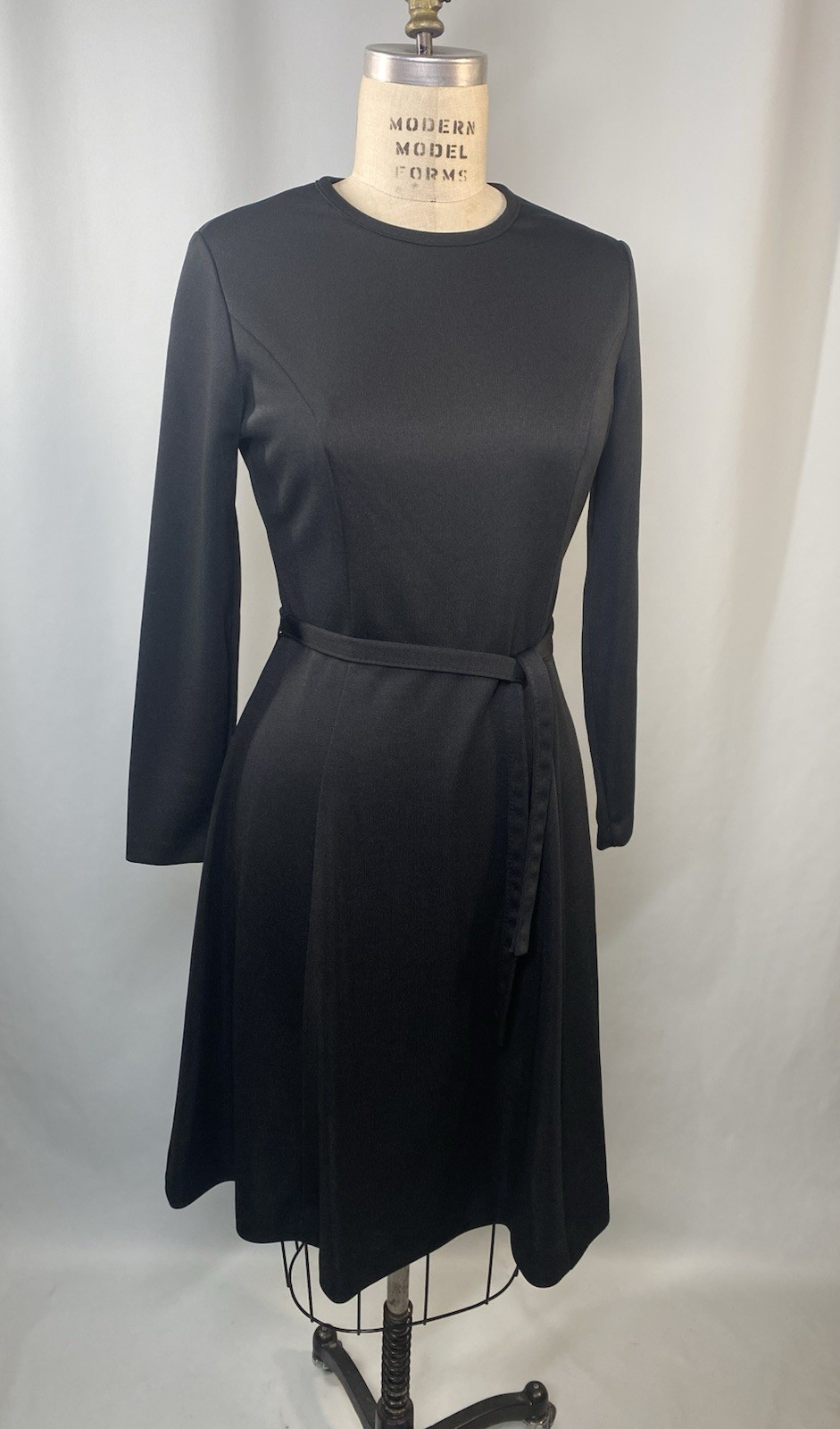 Women’s Vintage Dress SIZE LARGE black long sleeve 60s 70s classic princess seam