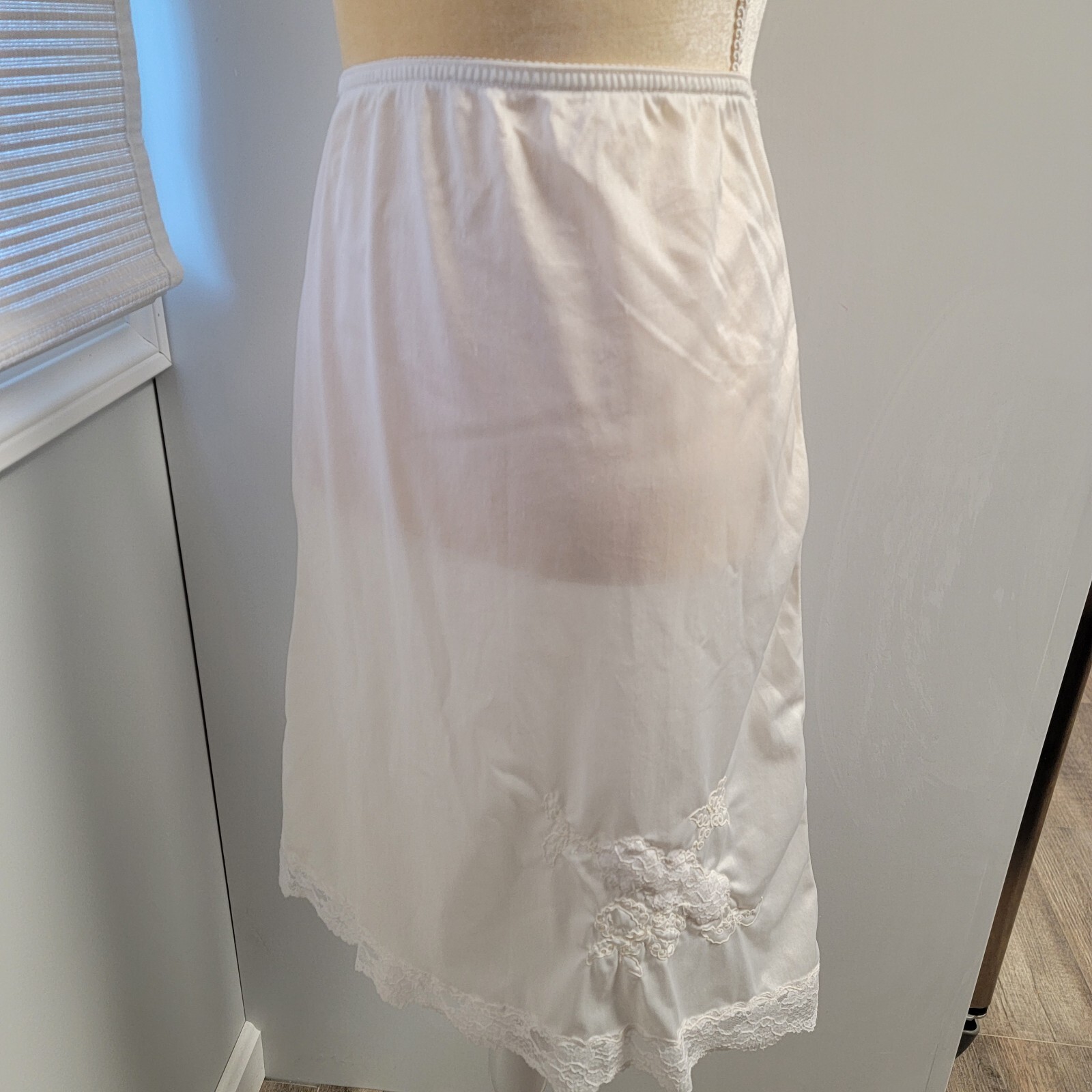 Vintage Lingerie by Vincent Half Slip Lace Nylon Pearl Off White Size Medium