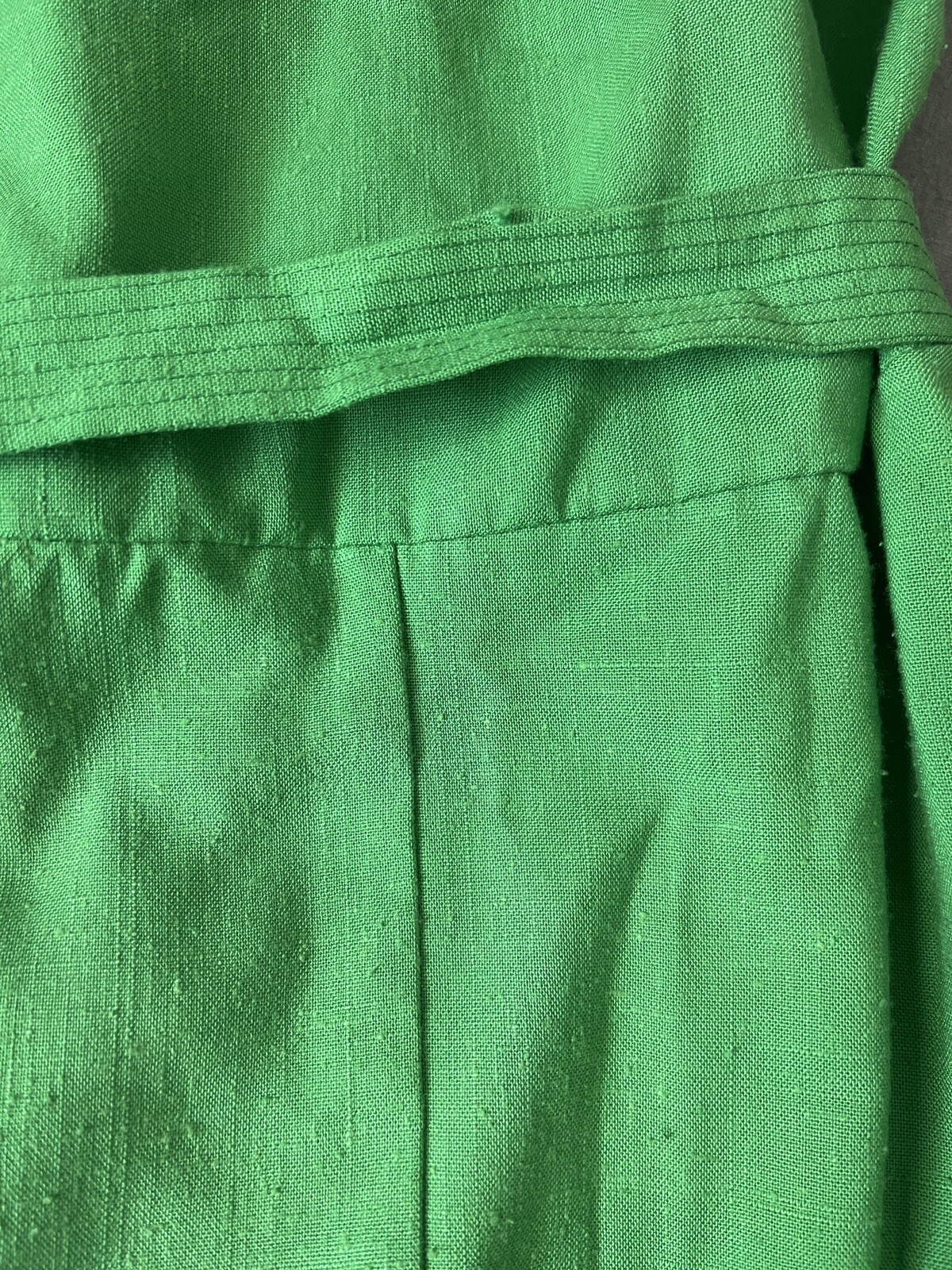 Vintage Kelly Green tie-waist beltbutton 1950’s dress w/ cap sleeves Size 10 M/L