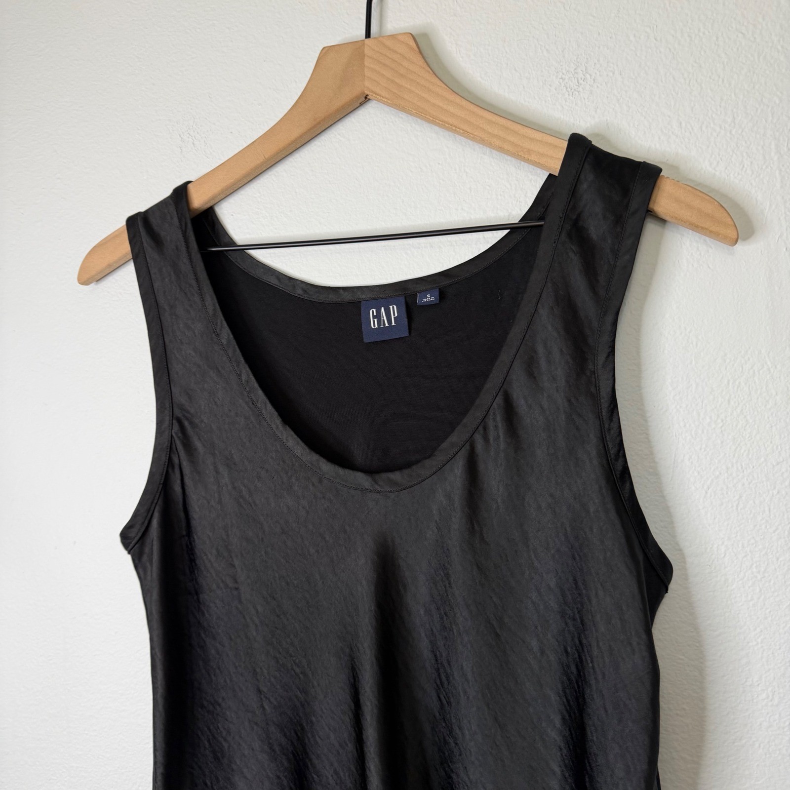 Vintage Gap – Textured Satin Sleeveless Blouse Solid Black Size S