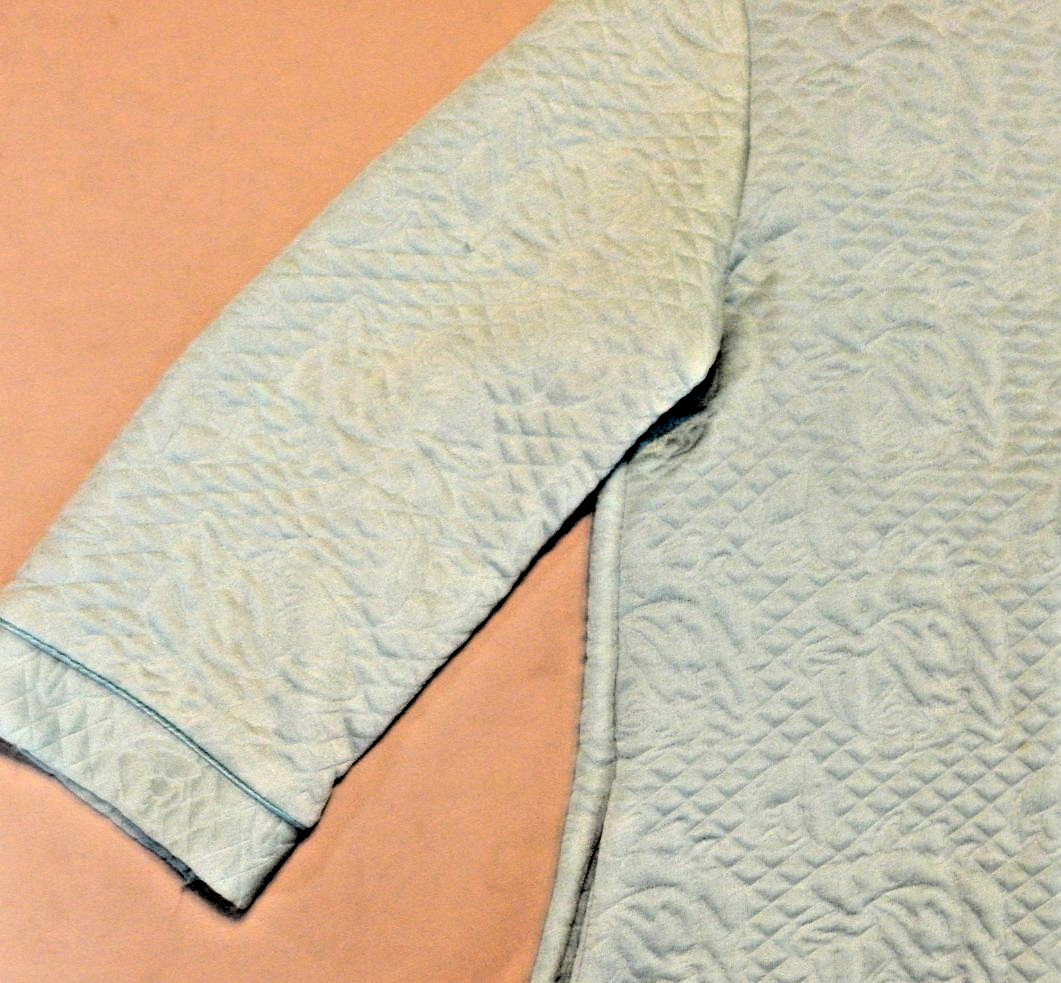 Sears, Roebuck & Co At Home quilted rose blue robe house coat size M medium vin