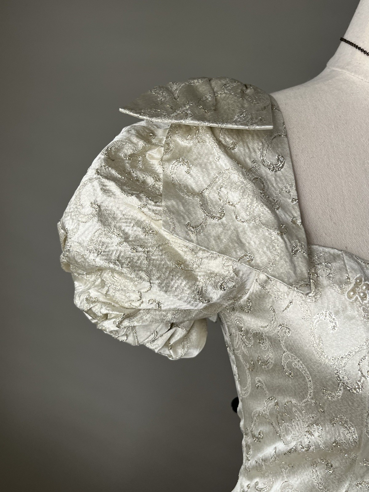 Vintage 1980s Jessica McClintock Bridal Gown Ivory Gold Metallic Brocade High Lo