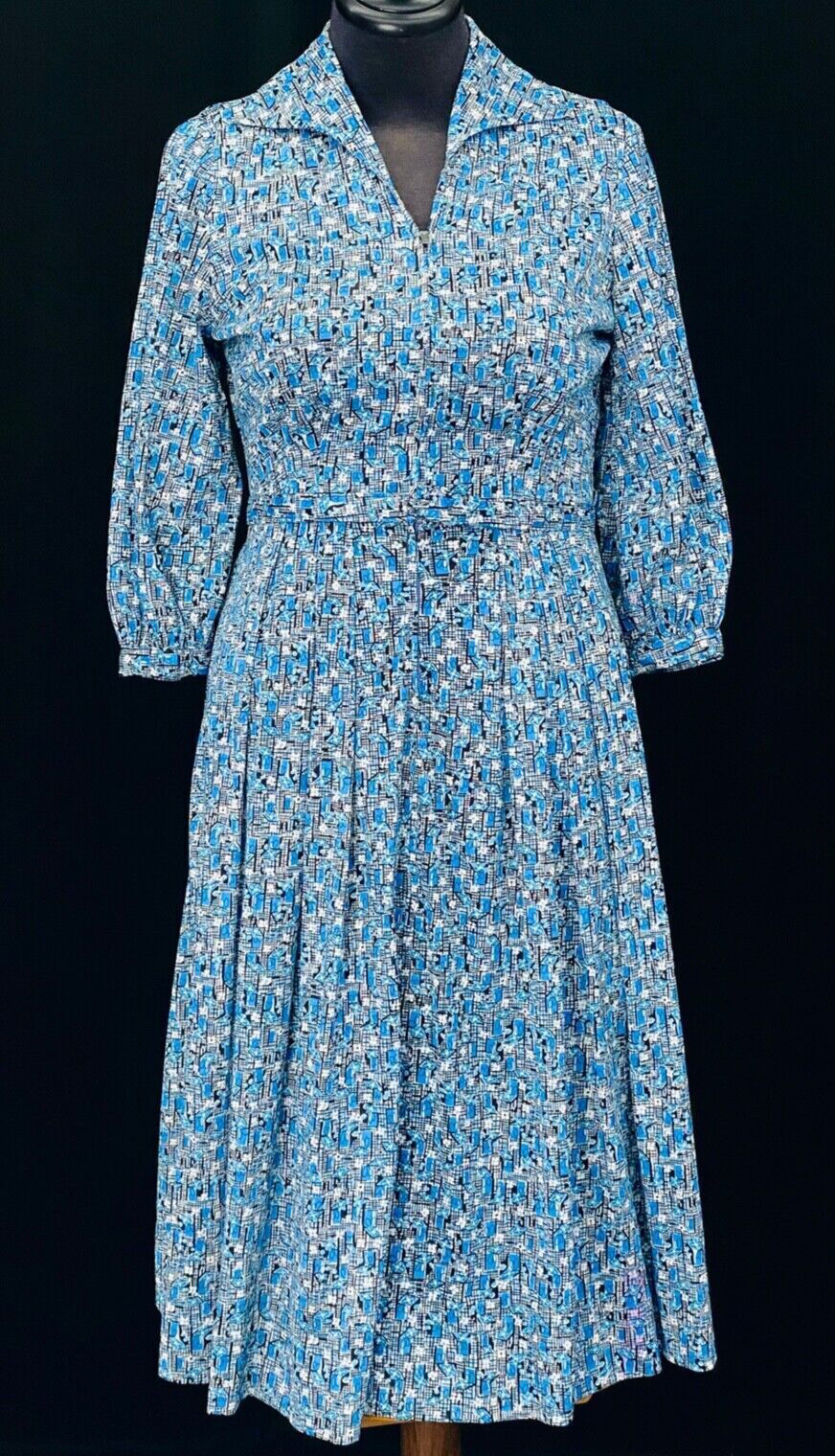 Vintage 1940s blue nylon dress, 3/4 sleeve collar front zip floral shirt M L