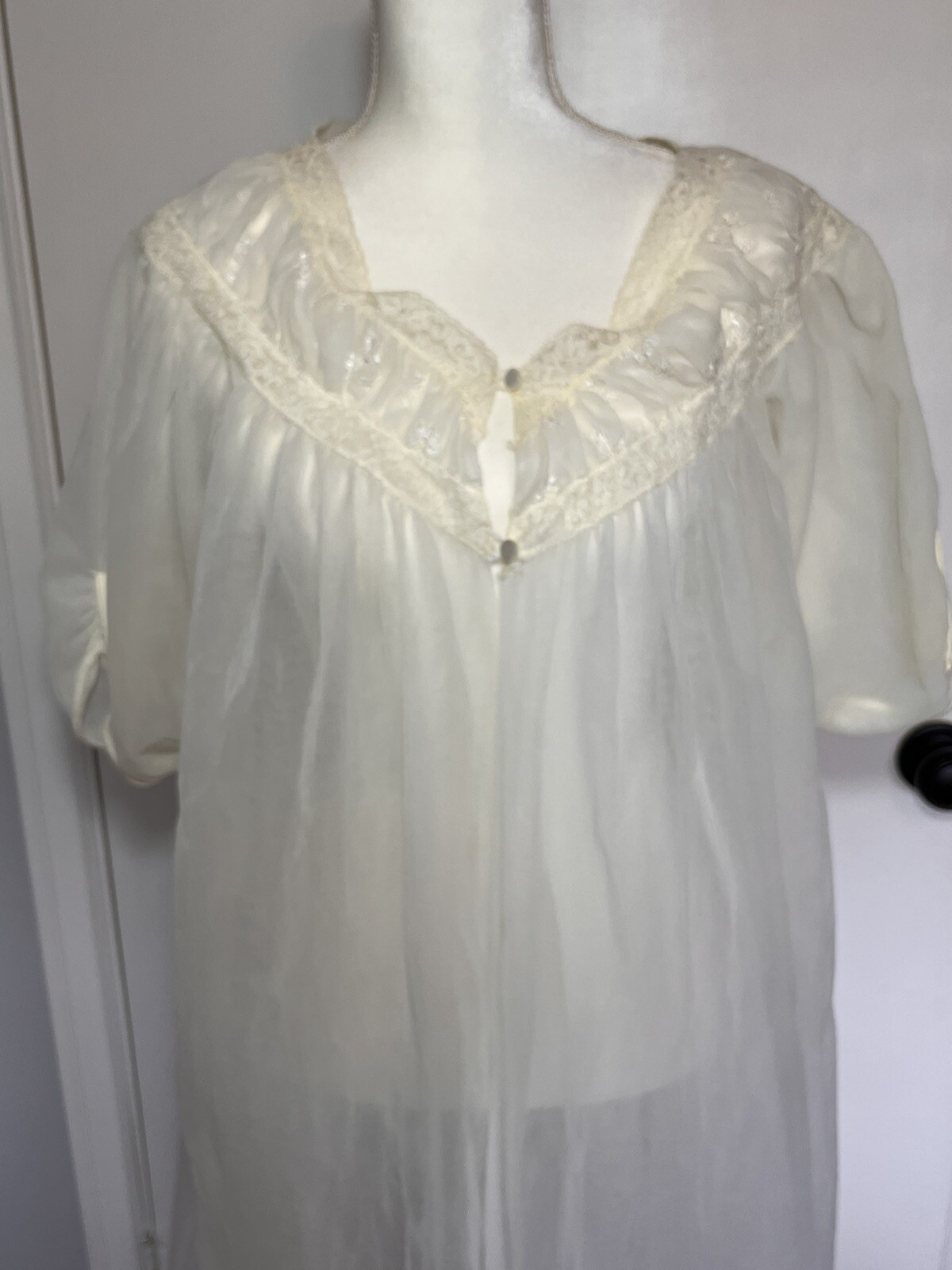 Vintage Seamprufe Ivory Nylon Double Layer Robe Two Button Front Back Bow