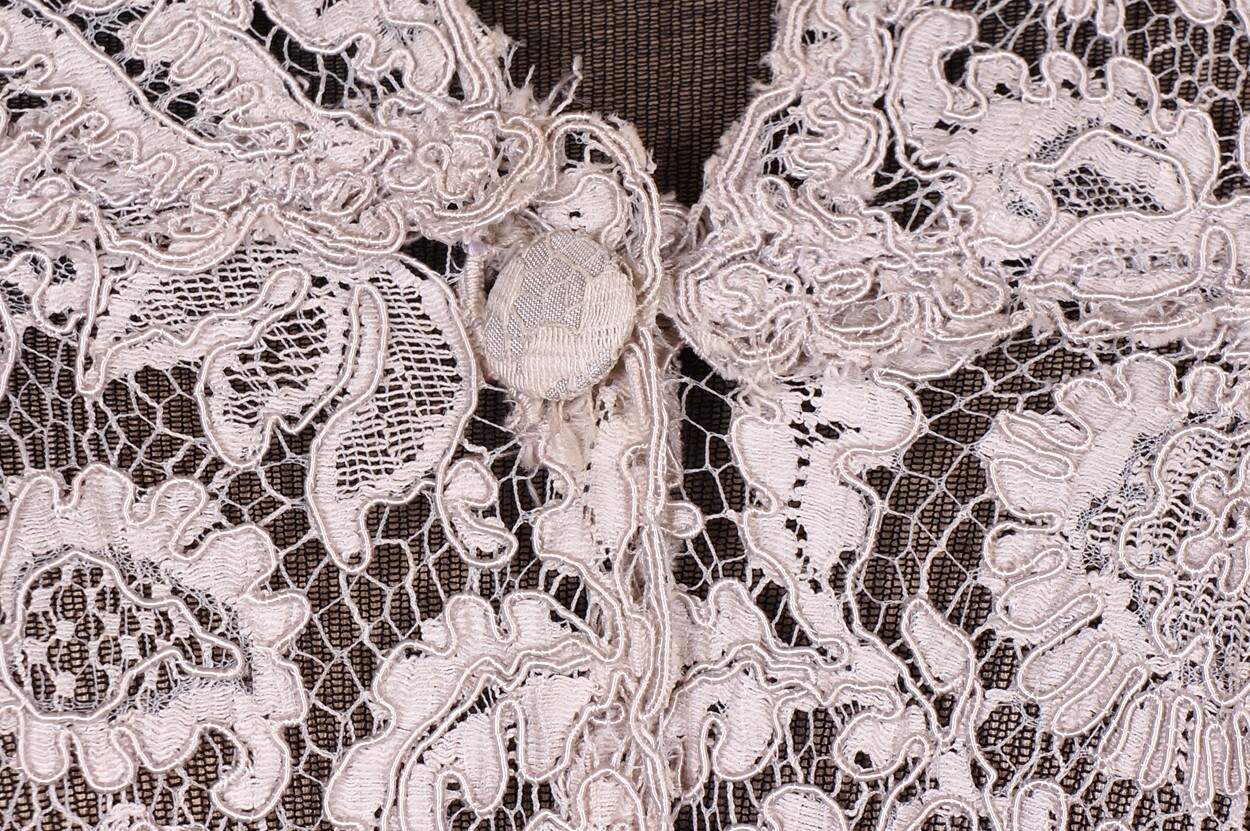 1950s Alencon Lace Blouse – Gray – M