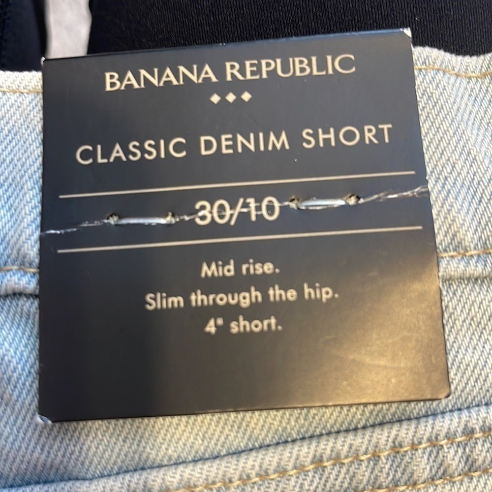 NWT! Banana Republic Classic Denim Mid Rise Shorts Size 30/10