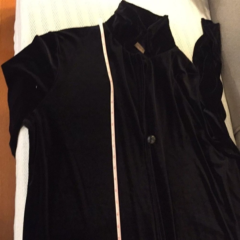 VINTAGE BLACK Velvet Robe Large, Susan Lawrence, Pit to Pit 23”Preworn
