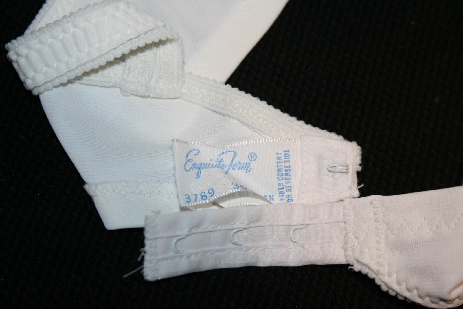 36 B VTG 70s NOS Nylon CONTOUR Keyhole Bra Soft’n Sensuous Exquisite Form P3789