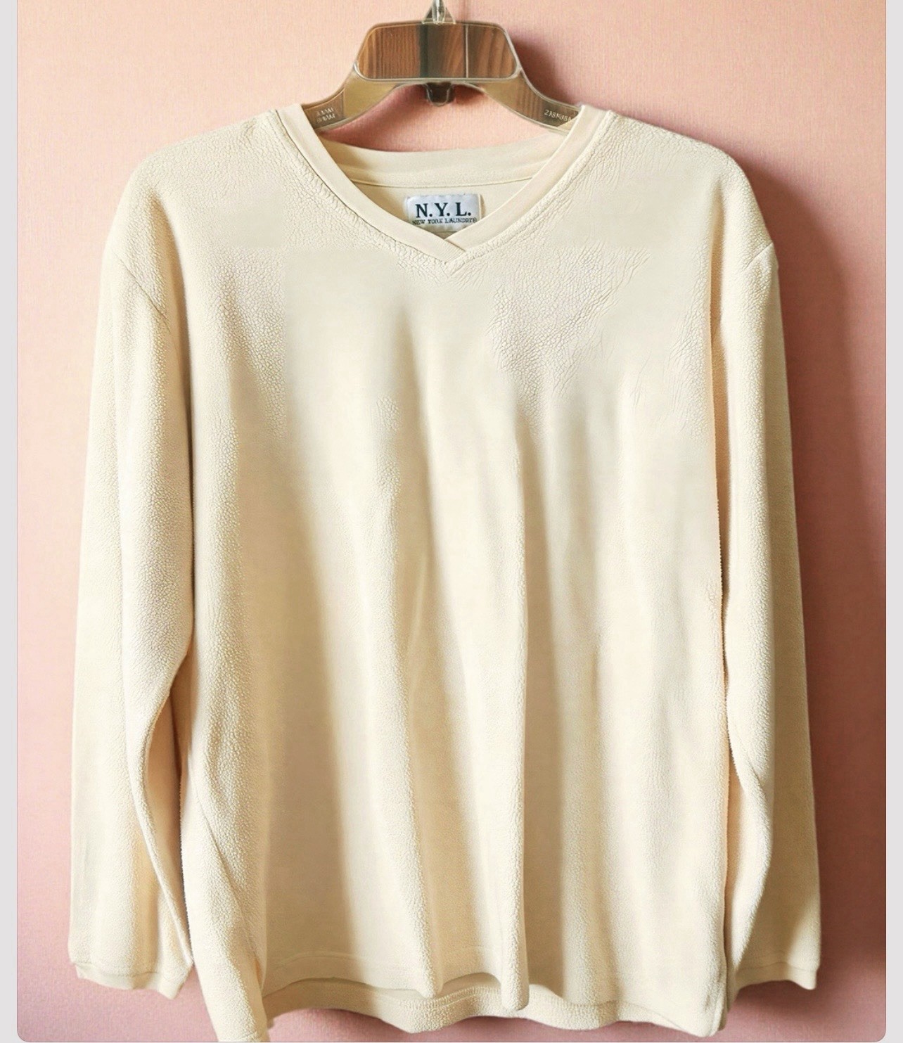 Vintage New York Laundry Cream Long Sleeve V-Neck Sweater. Small