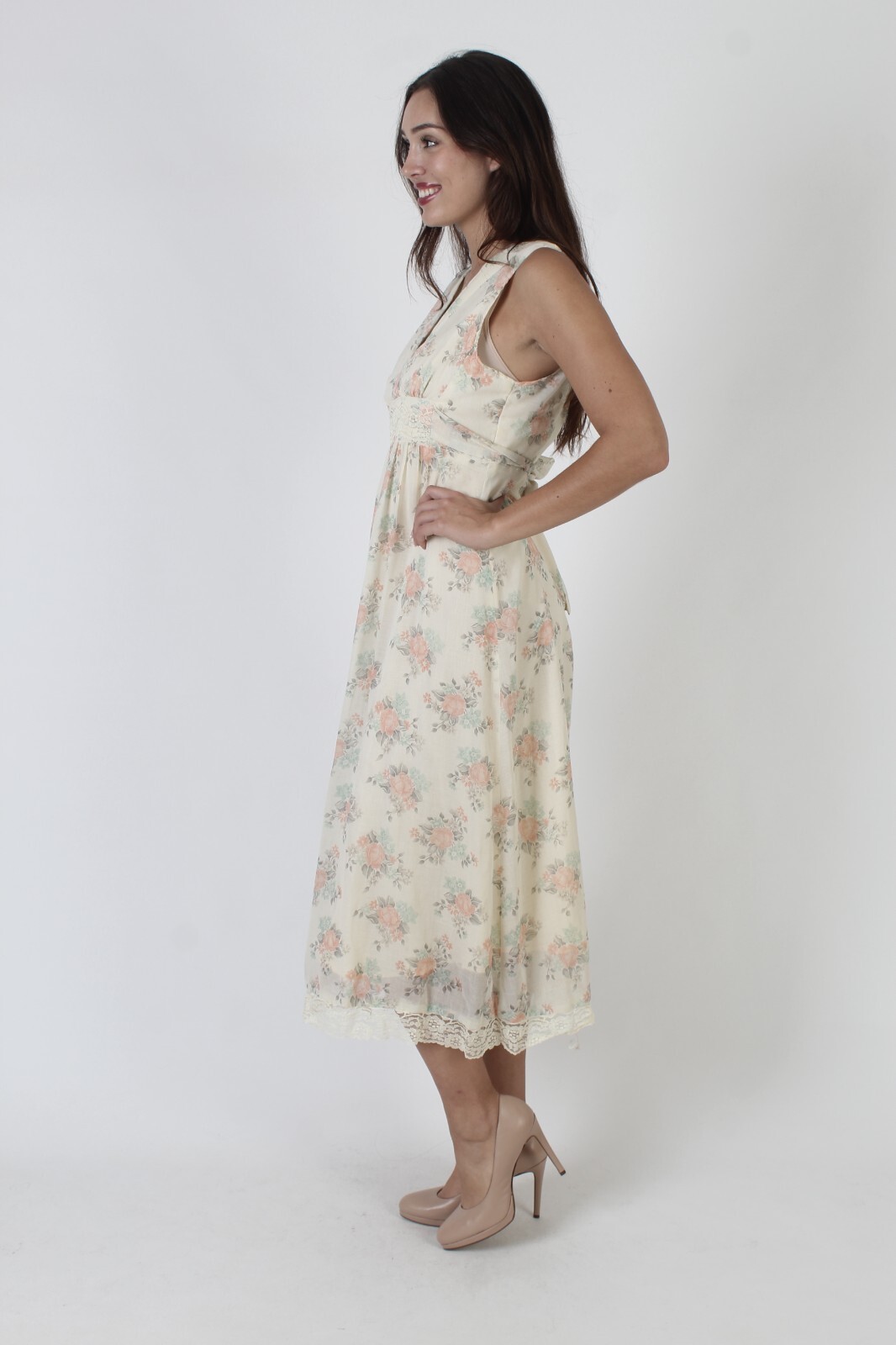 Vtg 70s Romantic Floral Bouquet Boho Hippie Summer Festival Sun Maxi Dress