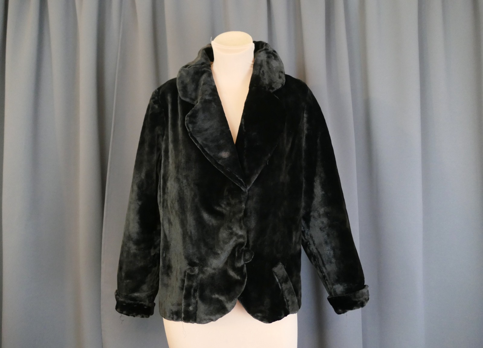 Antique Black Thick Velvet Coat 1800s 1900s, fits 38 inch bust Victorian Jacket