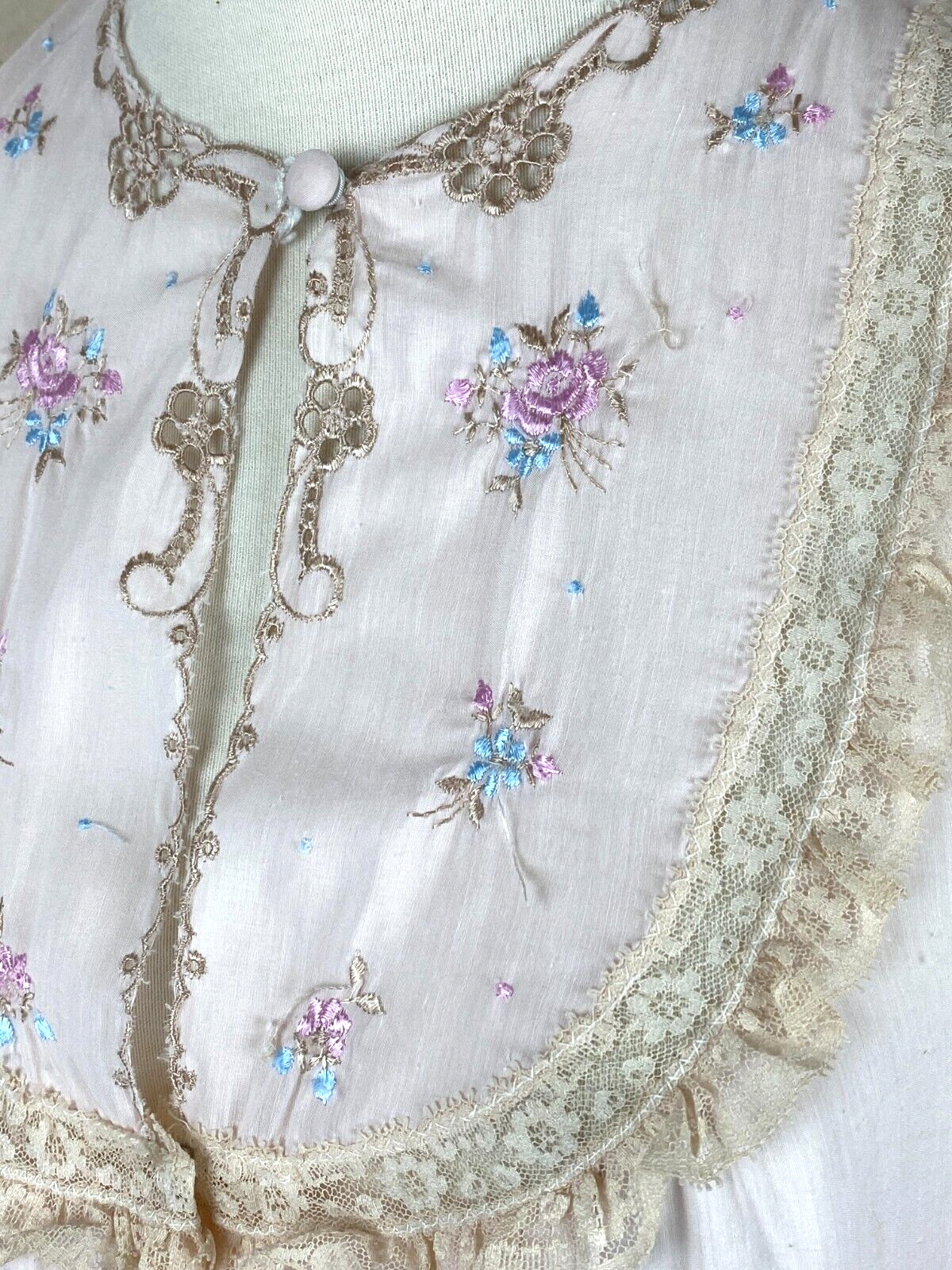 VTG Barbizon Intimate Long Robe S Pink Lace Embroidery Classic High Neckline 70s
