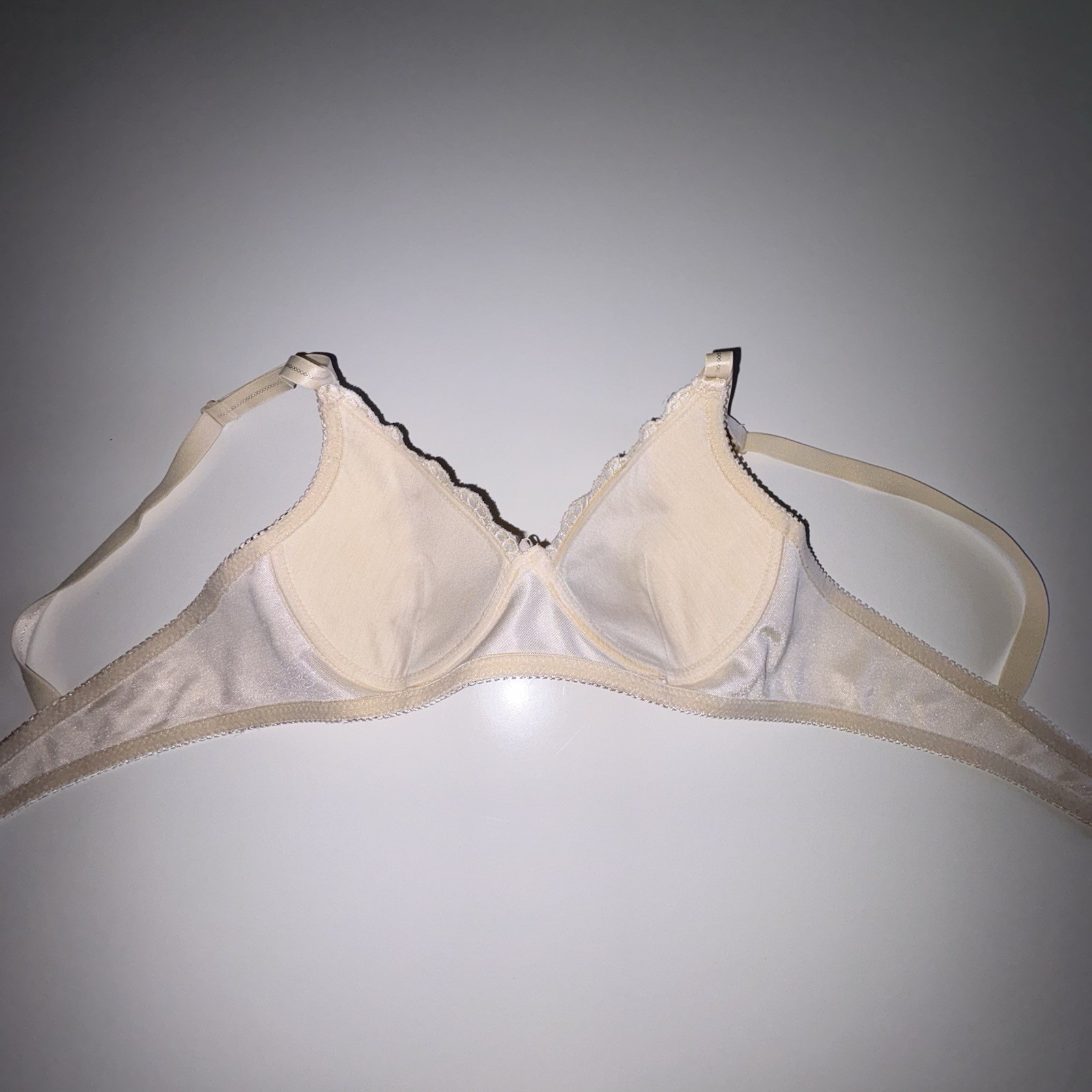 Vintage Bestform Bra Size 34A Ivory Floral Embroidered Wire Free Soft Lined Cups