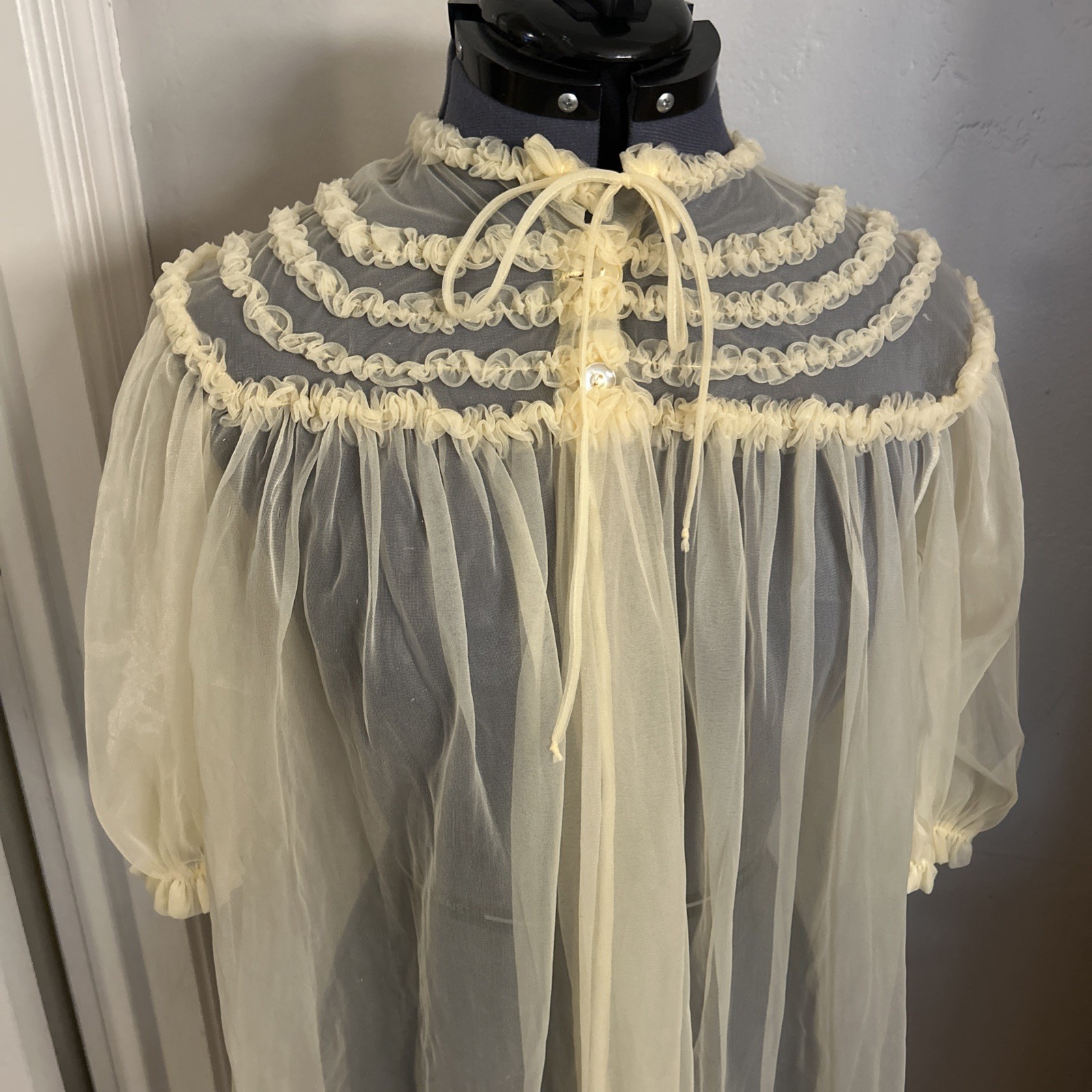 VTG CHIC LINGERIE Yellow Nightgown and Robe Peignoir NYLON USA SZ Med