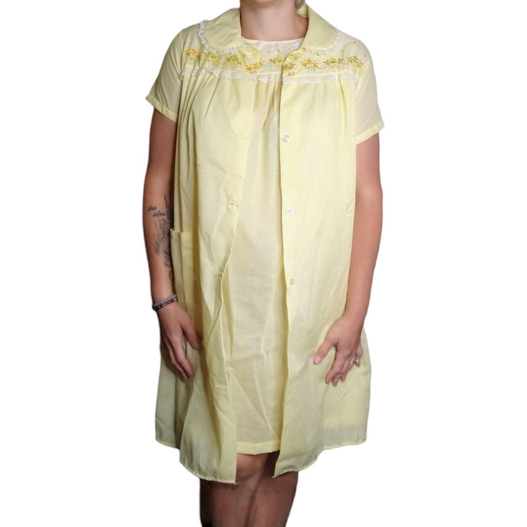 60’s Vintage Philmaid Yellow Nightgown Peignoir Size Medium Embroidered Flowers