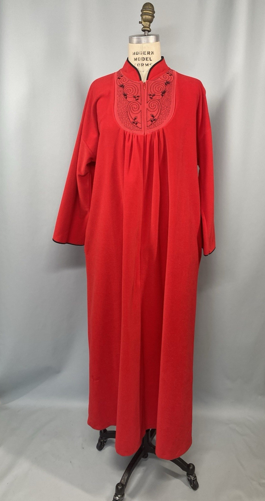 Vintage Women’s Robe SIZE MEDIUM red black velour HEIRESS 70s 80s long high neck