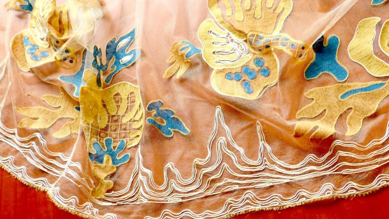 SUPERRARE 1800 GOLDEN SILK TULLE FABRIC W COLORED EMBROIDERY & SOUTACHE 92×38″