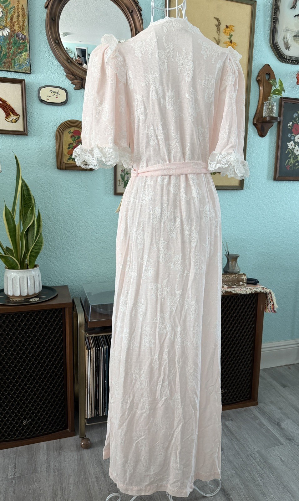 NWT Vintage 80s Gilligan & O’Malley Robe Peach Lace-Trim Wrap Robe Cottagecore