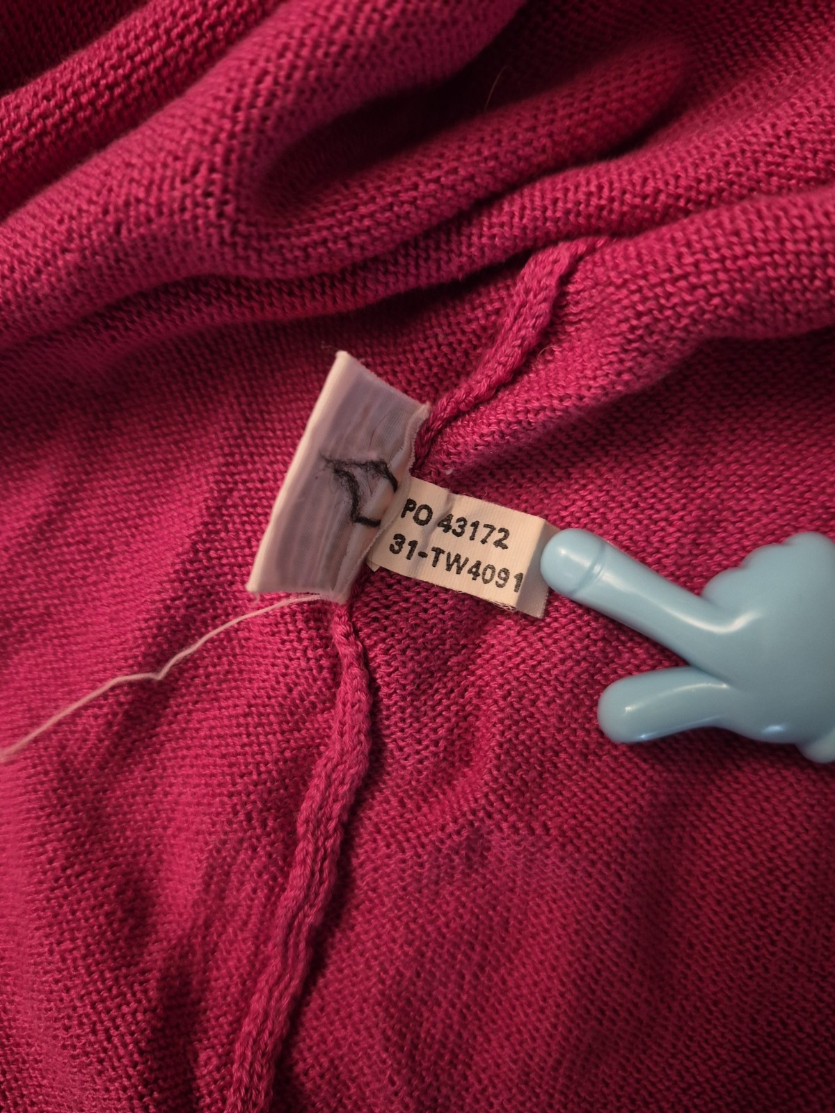Vintage label Tommy Bahama women’s magenta sweater sleeveless top
