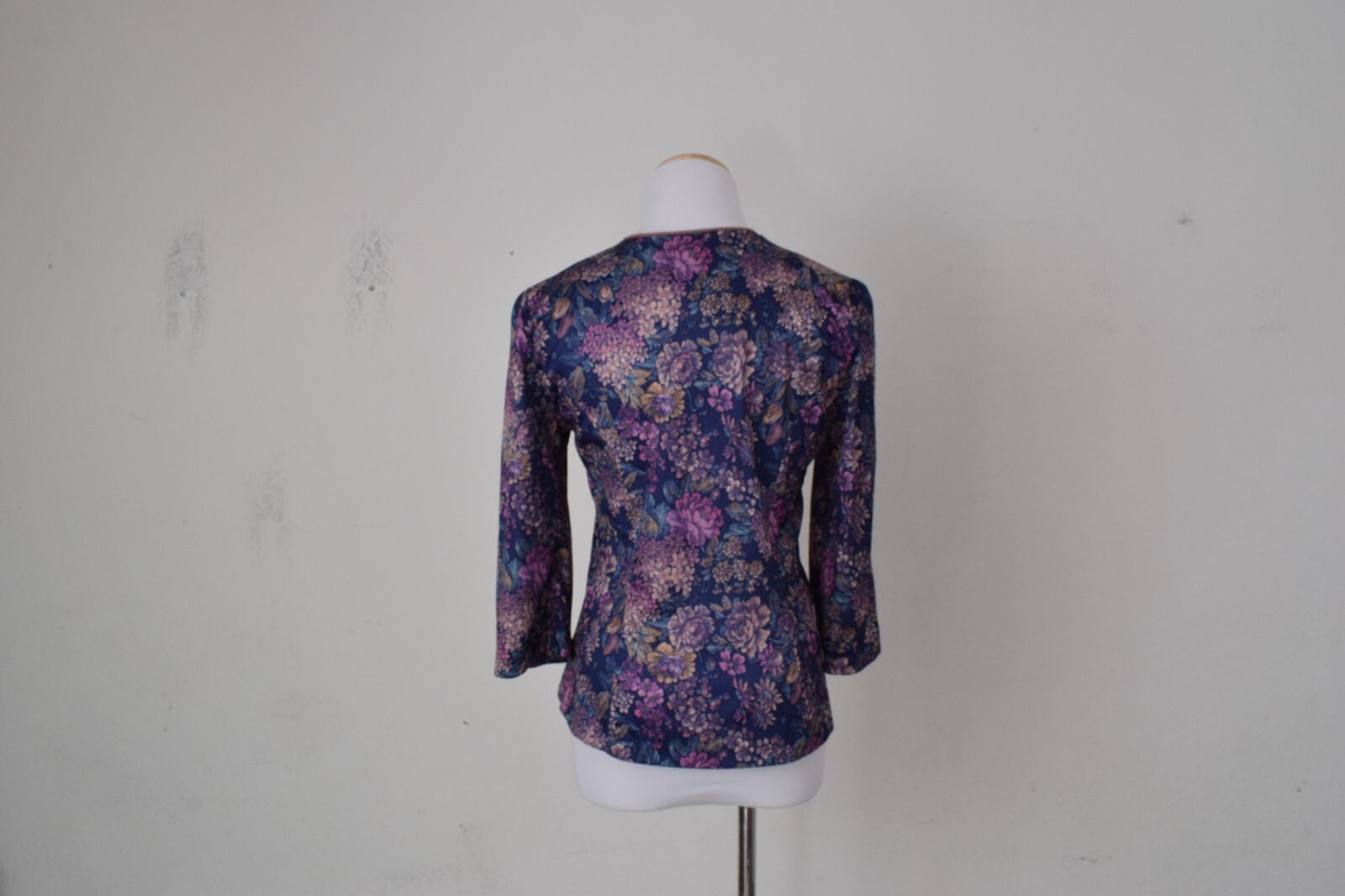 Vintage 80s Polyester Whirlaway Floral Print 3/4 Sleeve Button-up Blouse size 6P