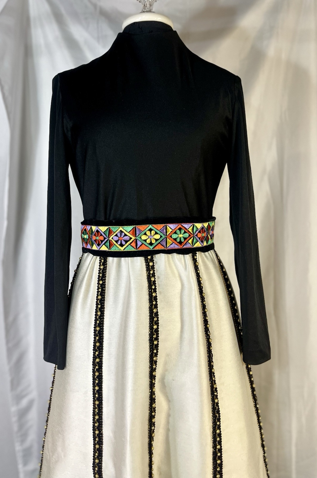 Stunning VTg Mod 1960s/1970s Maxi Dress Velvet,Mod Daisy’s,Beaded bric-A-brac