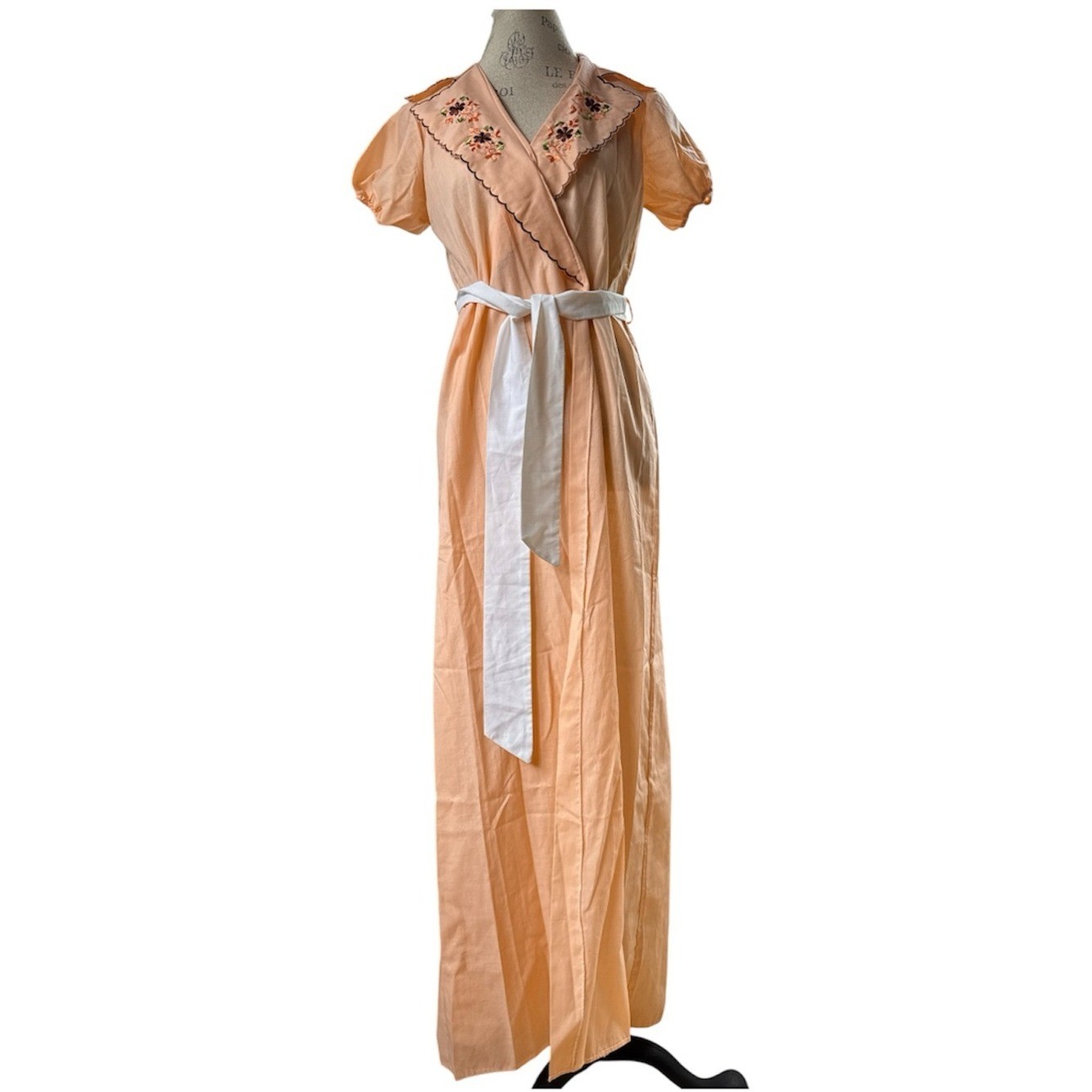Seats 1970’s peach cotton embroidered robe duster wrap dress small
