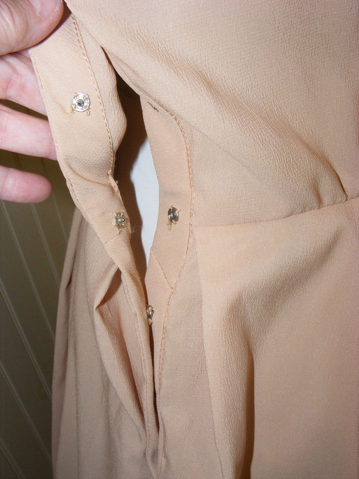 60S DRESS BEIGE NYON CREPE PLEATED SKIRT SHORT SLEEVE VINTAGE CLOTHING 38/30/46″